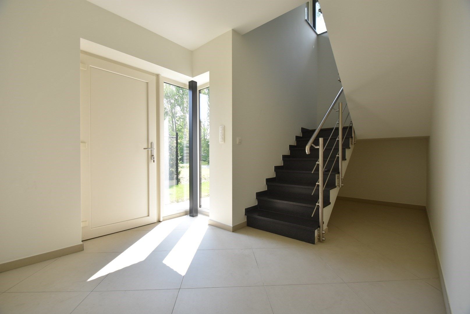 Zeer degelijk gebouwde ruime nieuwbouwwoning met inpandige garage en tuin op 4a81ca,  foto 3