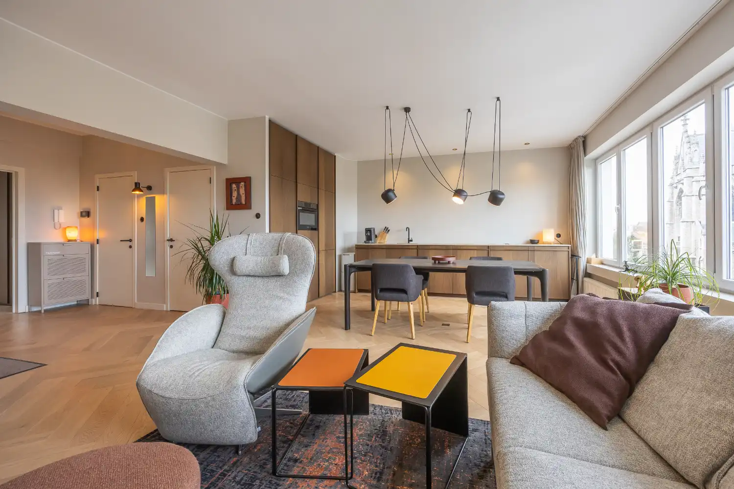 Gerenoveerd twee slaapkamer appartement met open zicht foto 2