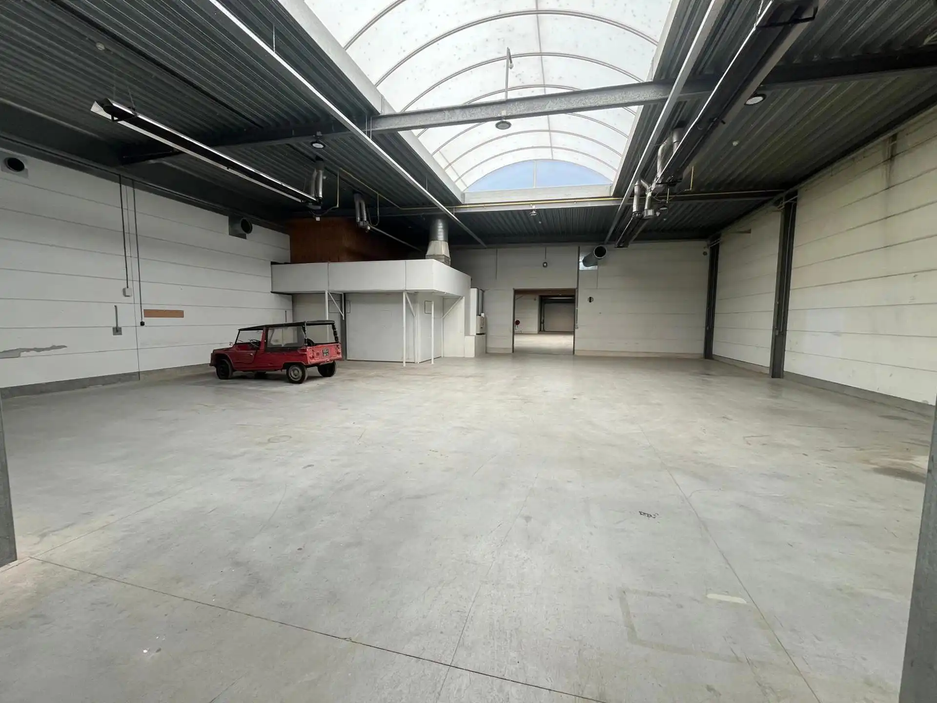 TE KOOP nabij A12 magazijn met beperkte kantoorruimte/woonst foto 11
