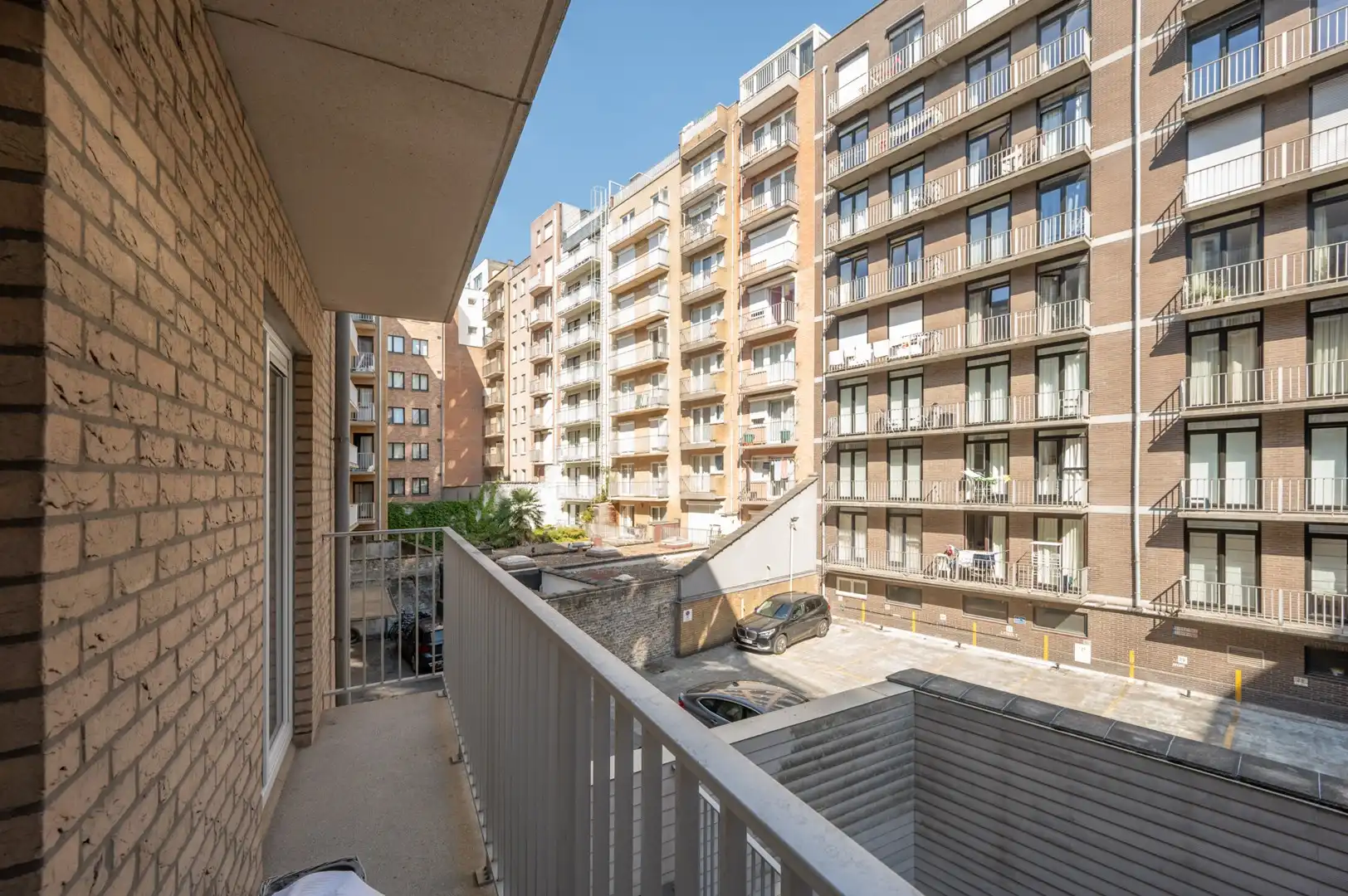 Ruim woonappartement met zonneterras foto 16