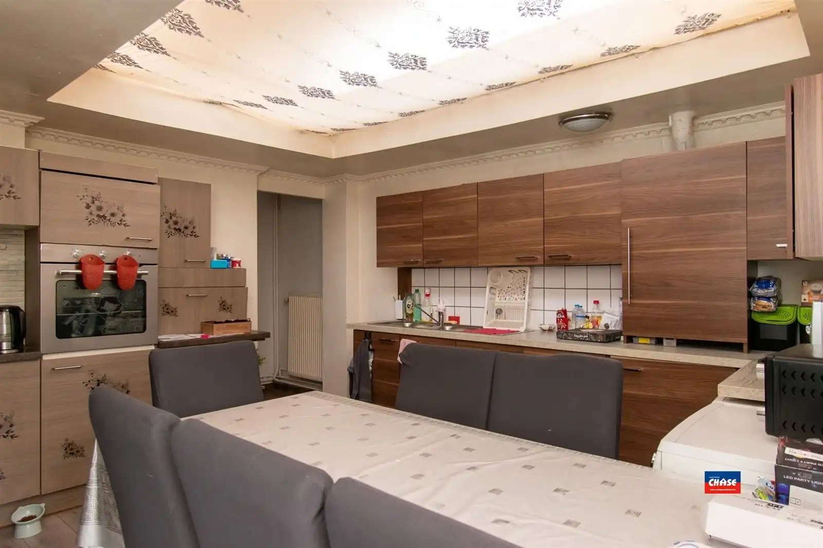 Woonhuis met tien slaapkamers en hangaar foto 14