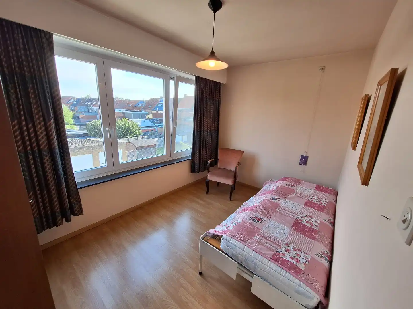 Halfopen woning met tuin en eigen parking te Sint-Kruis foto 12