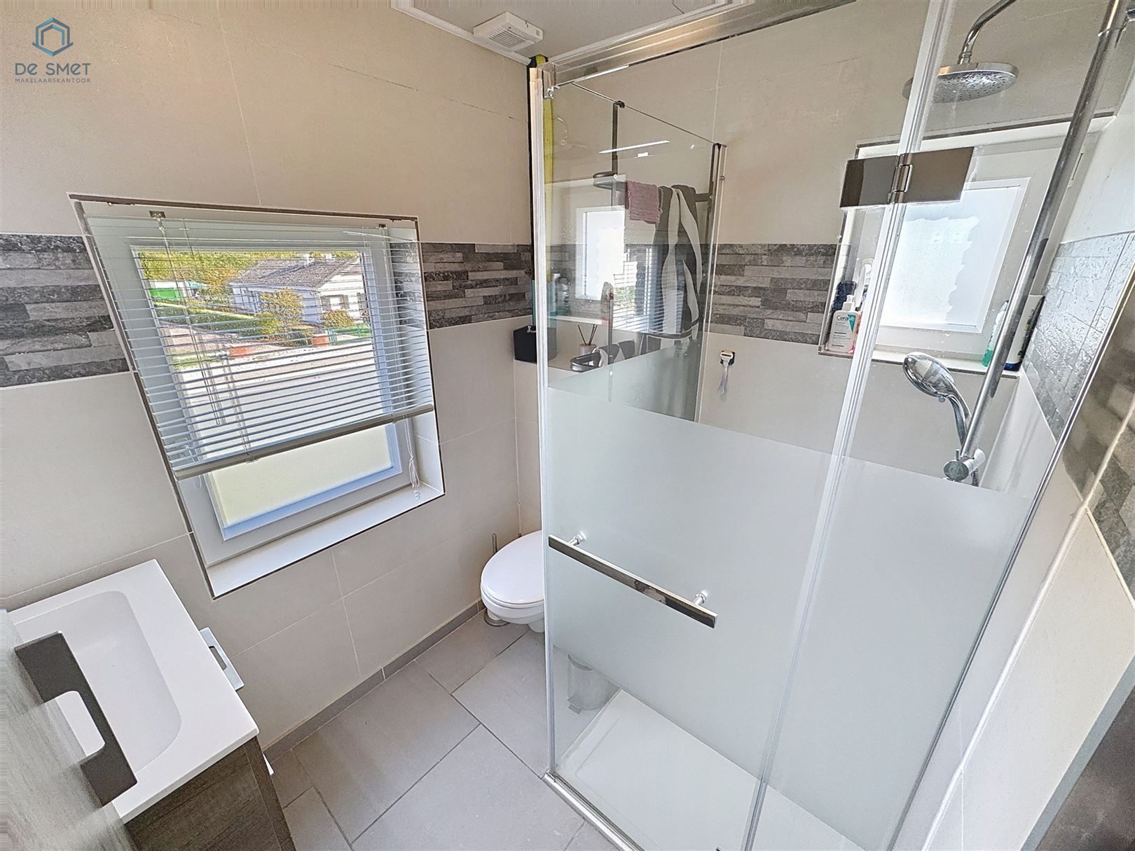 Instapklare gezinswoning met 3 slaapkamers, 2 badkamers, tuin en garage vlakbij het centrum van Geraardsbergen foto 14