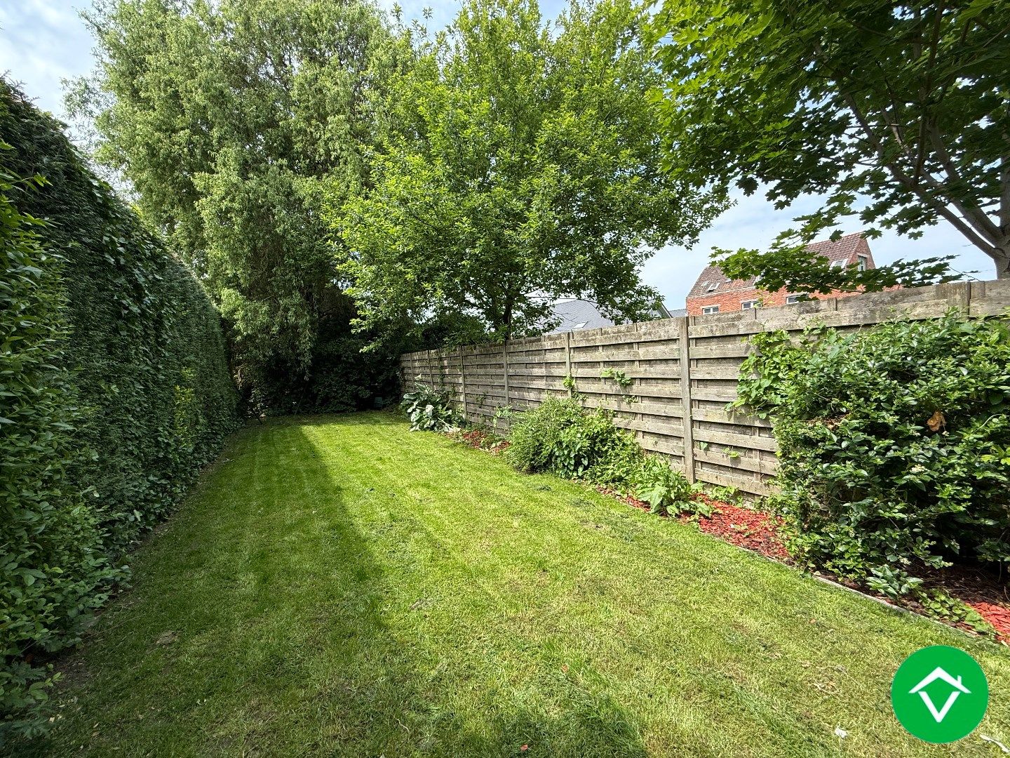 Prachtig gerenoveerde rijwoning nabij het centrum met 3 slaapkamers, tuin en garage te Roeselare foto 9