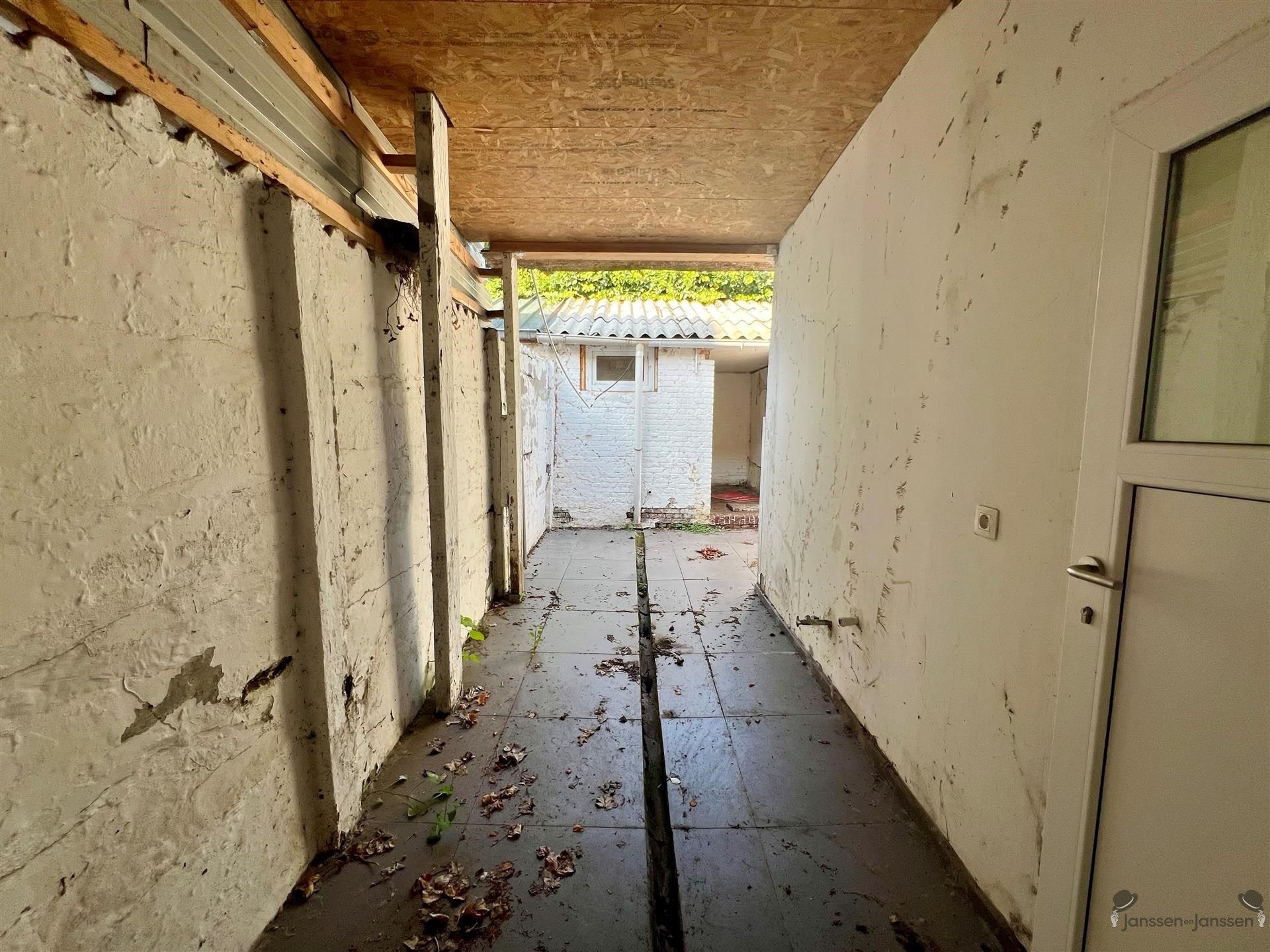 Te renoveren rijwoning met 1 slaapkamer foto 11