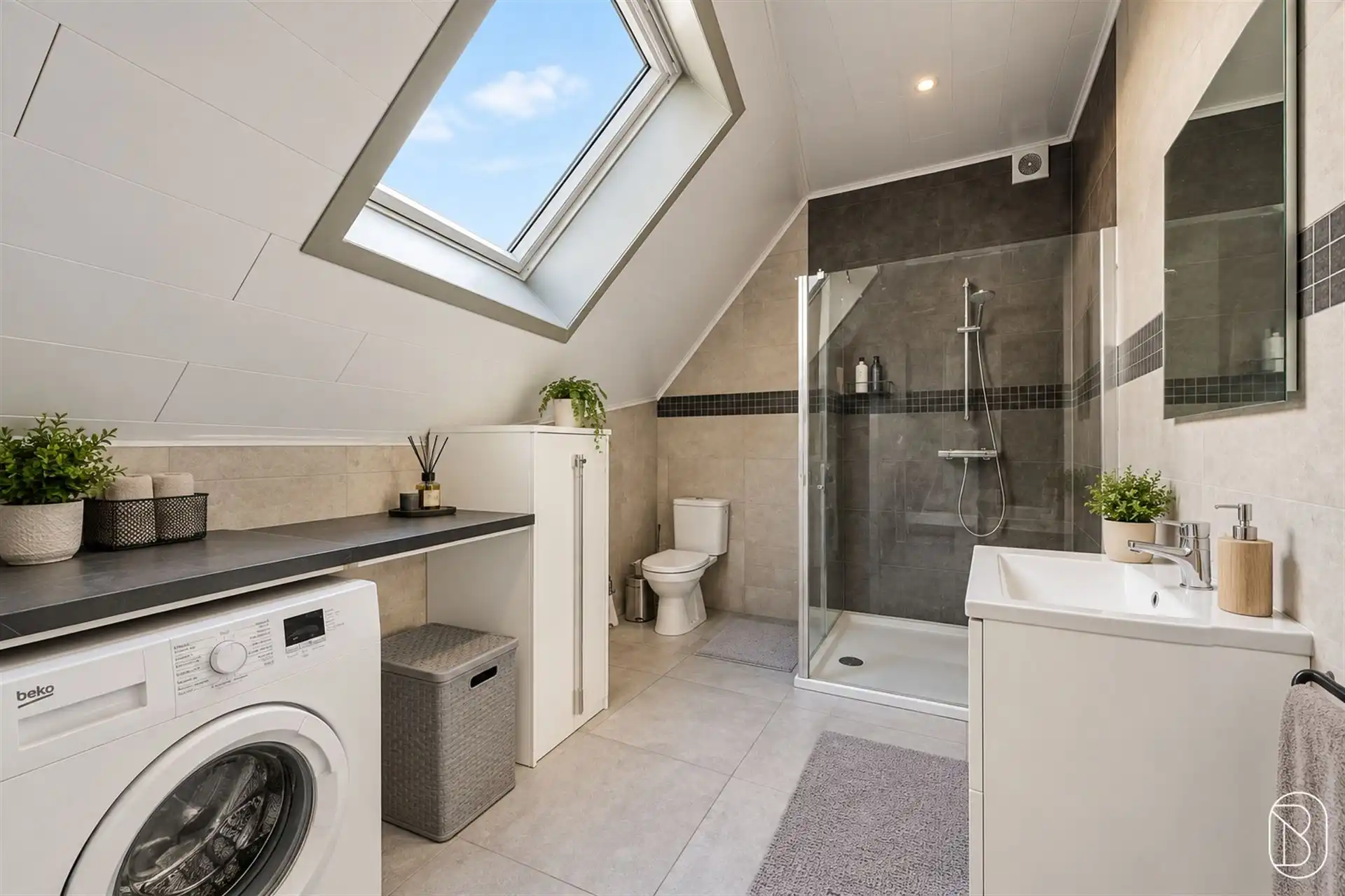 Gerenoveerde opbrengsteigendom bestaande uit 2 appartementen. foto 41