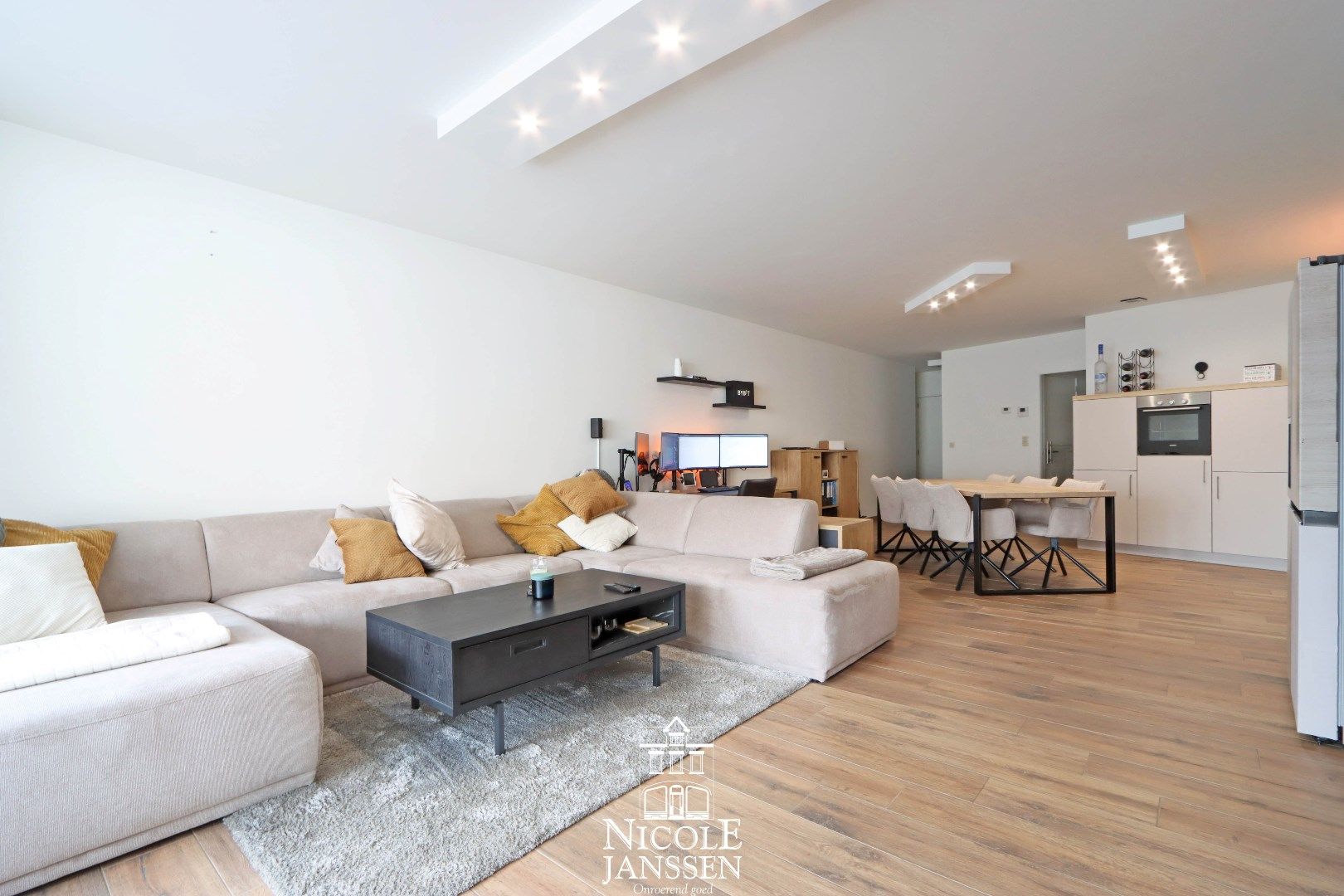 Mooi, gelijkvloers appartement met terras en tuin foto 7