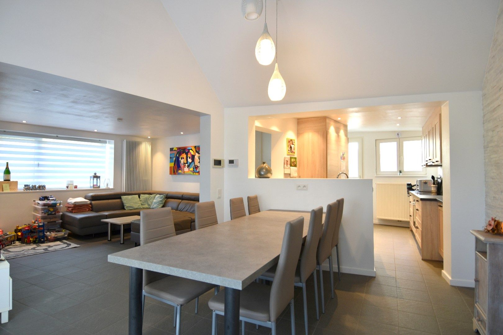 Halfopen bebouwing met 2 slaapkamers, garage en gezellig zonneterras te koop in Bellegem foto 4