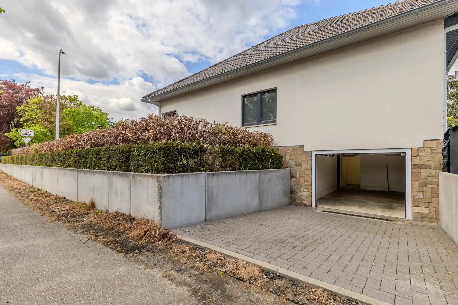 Instapklare woning op een ruim perceel van circa 8a8ca met tuin en garage op een gunstige locatie. foto 29