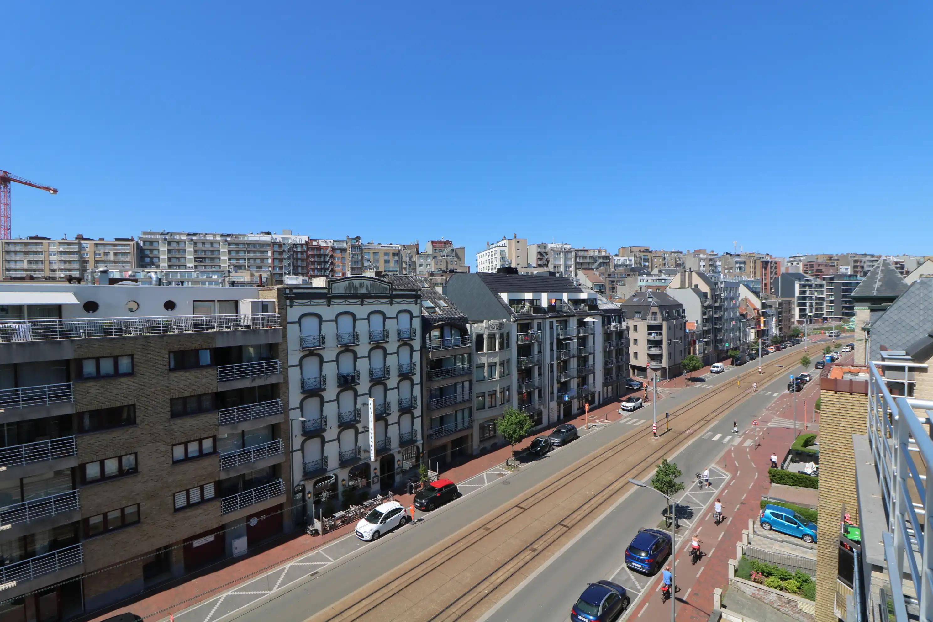 Instapklaar 2-slaapkamerappartement (112 m²) met 2 grote terrassen (11 m²), vlakbij station, winkelstraten en Zeedijk. foto 14