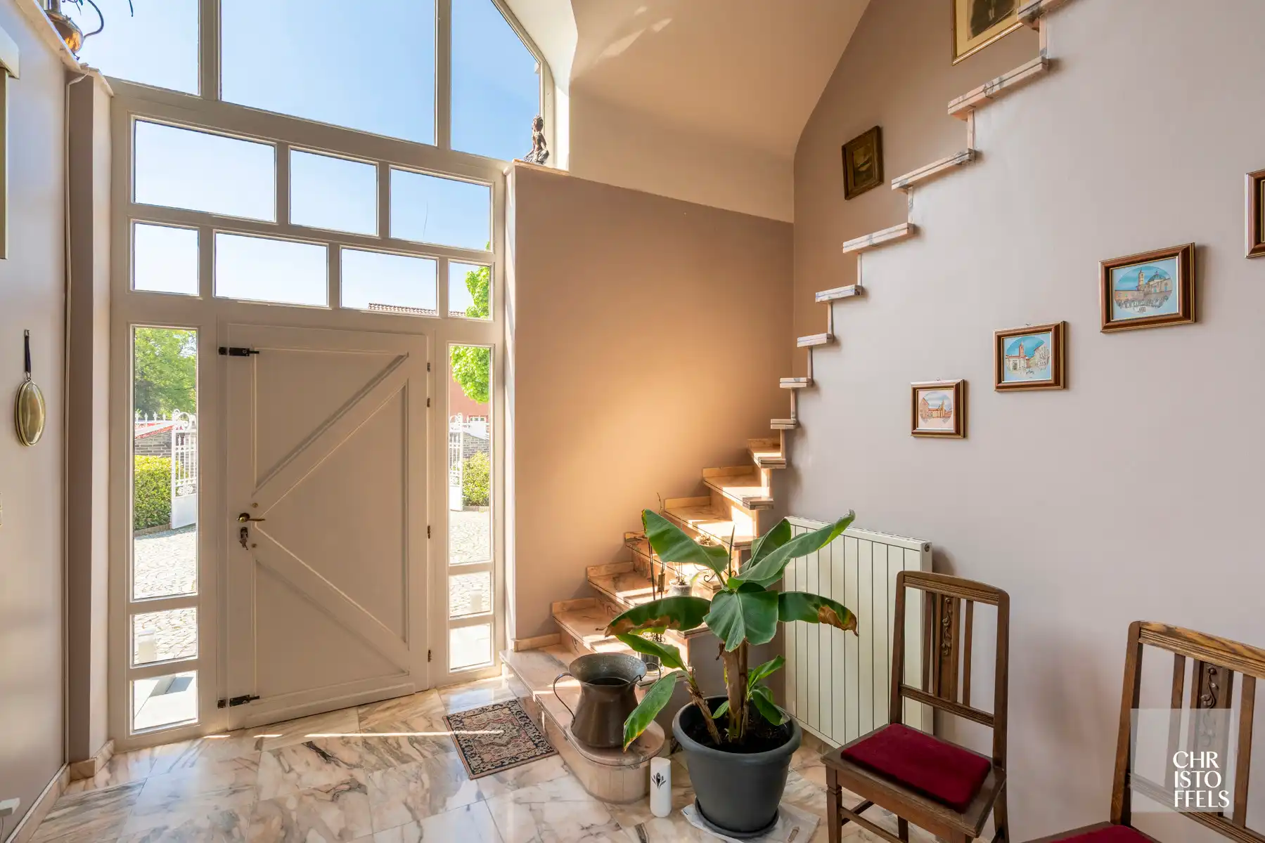 Zeer ruime woning met twee studio's op een perceel van 1950 m²! foto 10