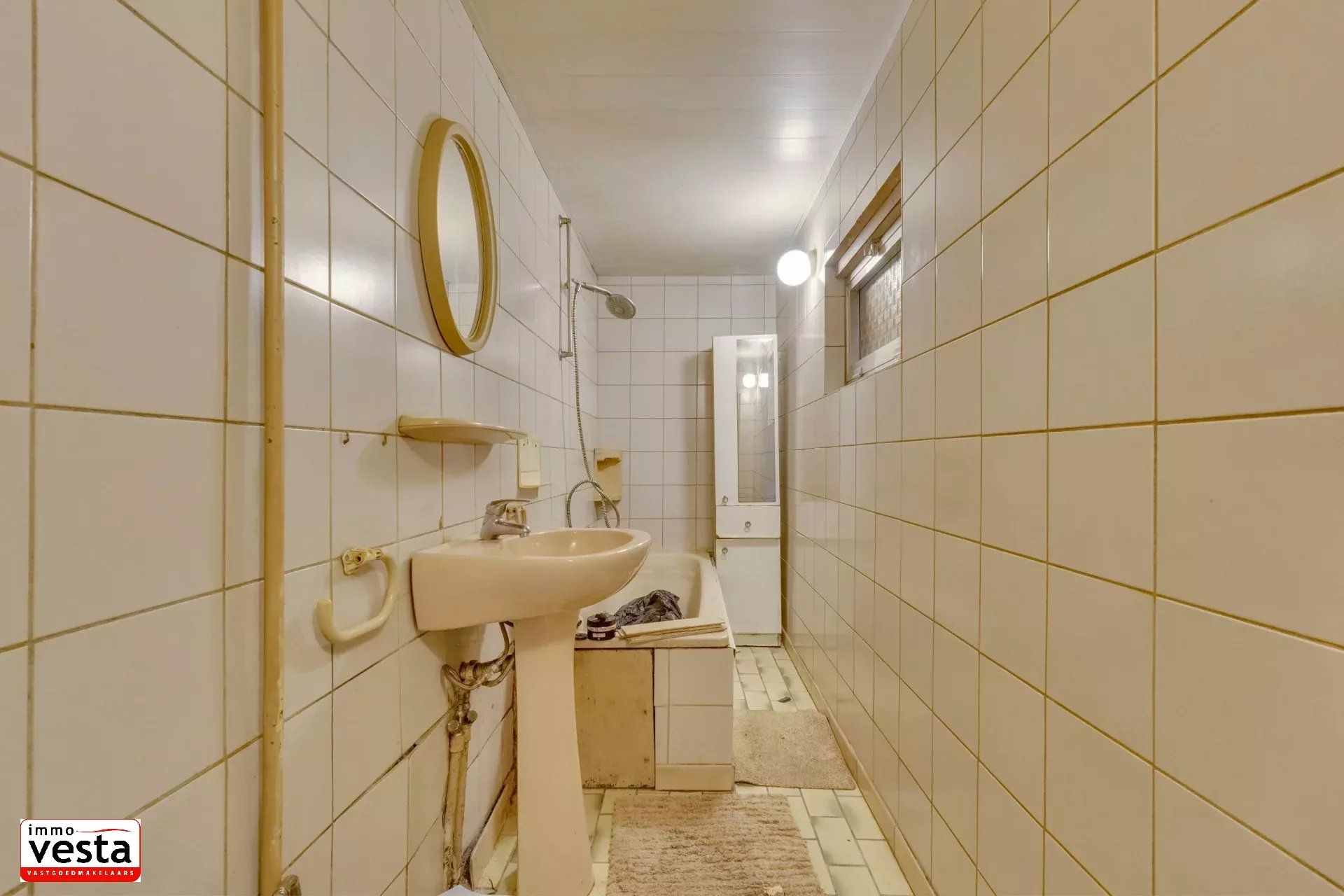 Te renoveren woning op goede locatie foto 9