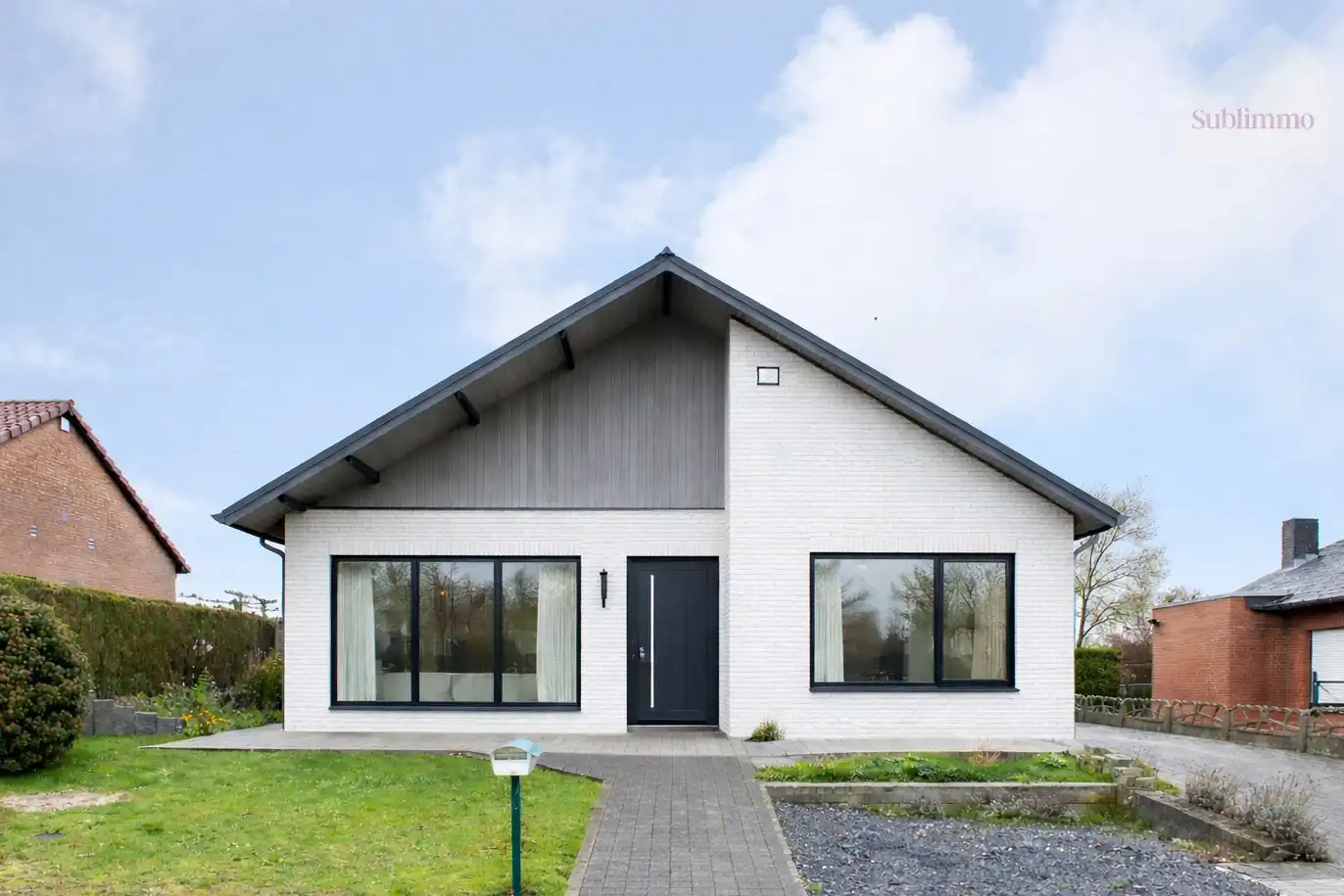 Hoofdfoto van de publicatie: Ruime bungalow met 4 slaapkamers en tal van mogelijkheden op rustige ligging