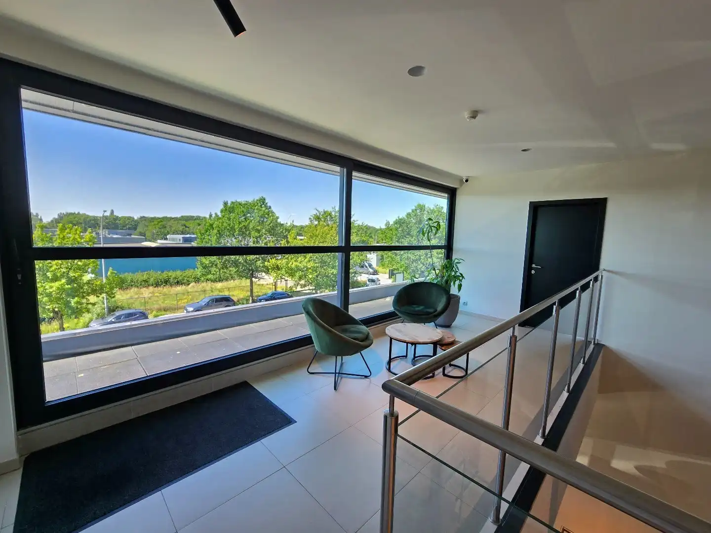 Terbeschikkingstelling van infrastructuur in vernieuwde kantoren met parking, v.a. 21 m², Genk-Noord foto 8