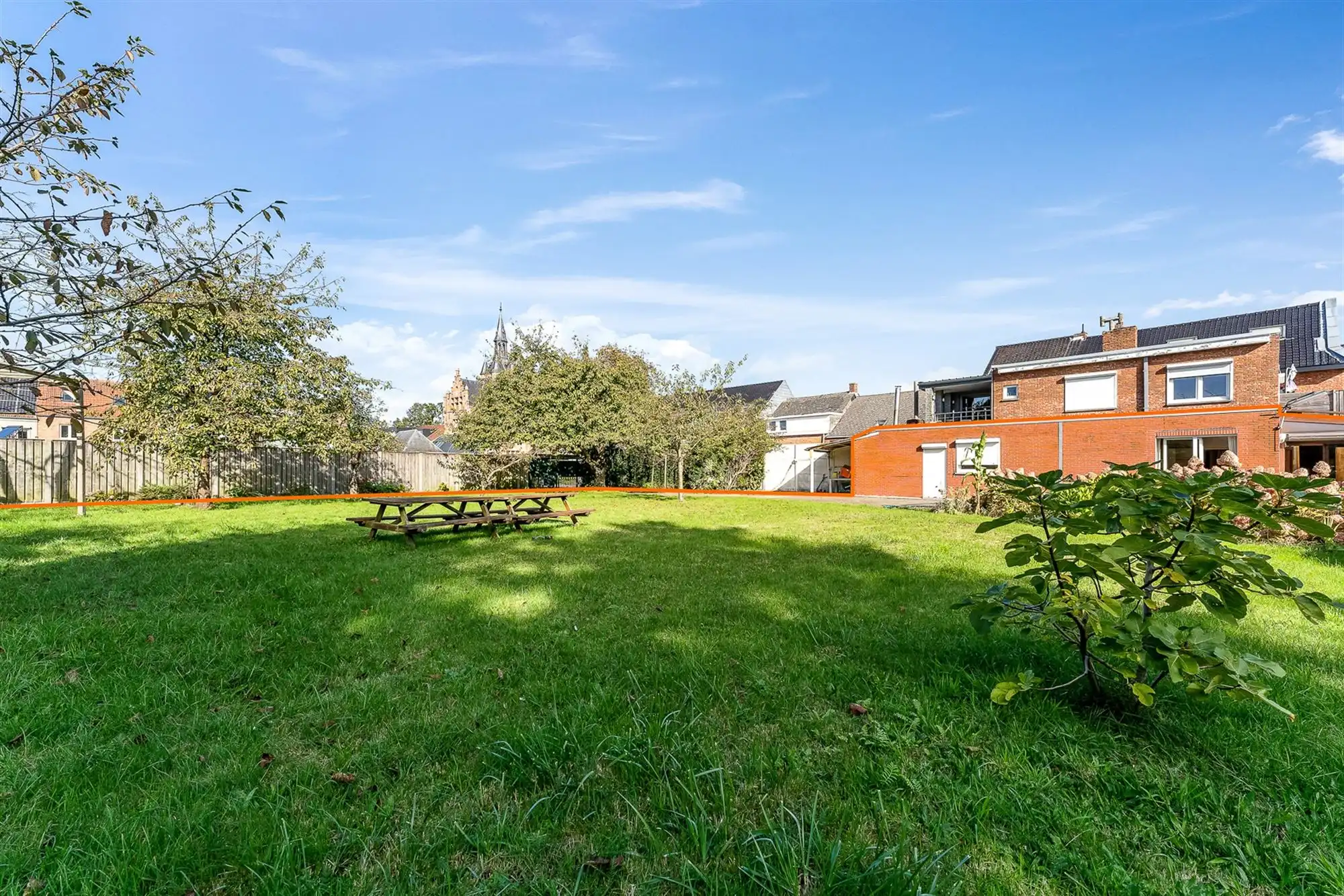 WONING OP UITZONDERLIJK PERCEEL PAL IN HET CENTRUM VAN BALEN foto 3