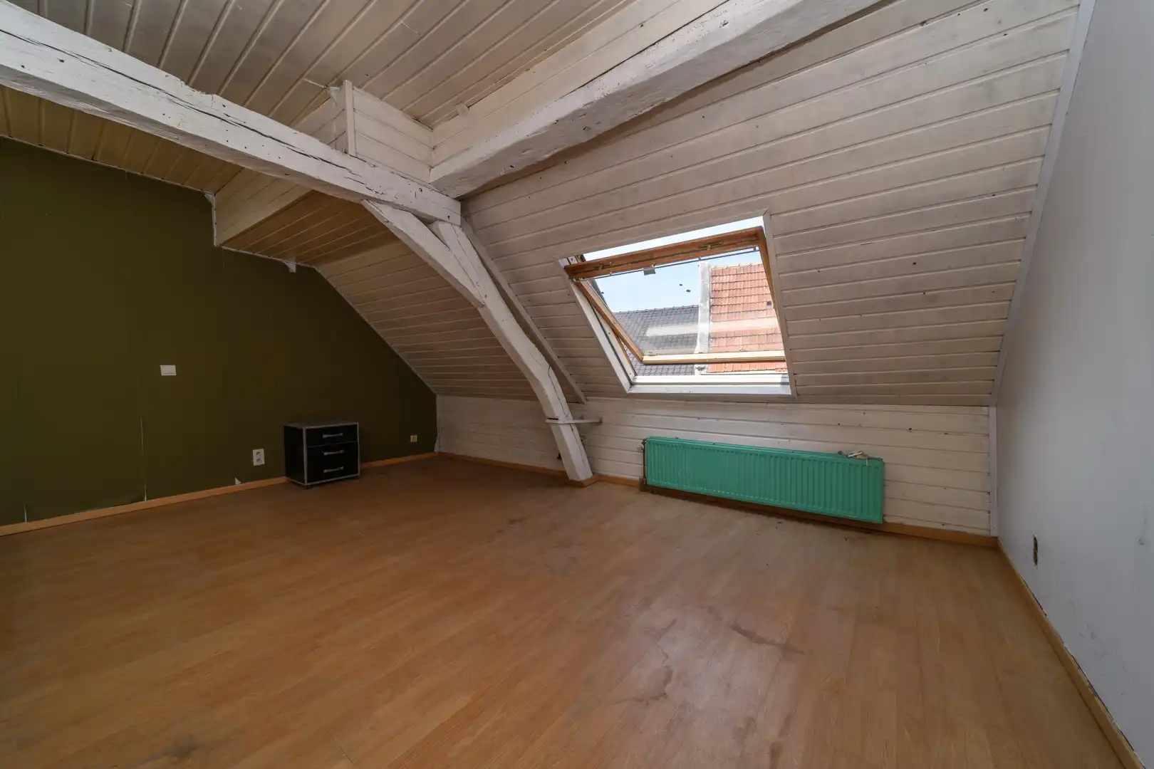 Zeer gunstig en centraal gelegen, verder af te werken karaktervolle woning foto 11