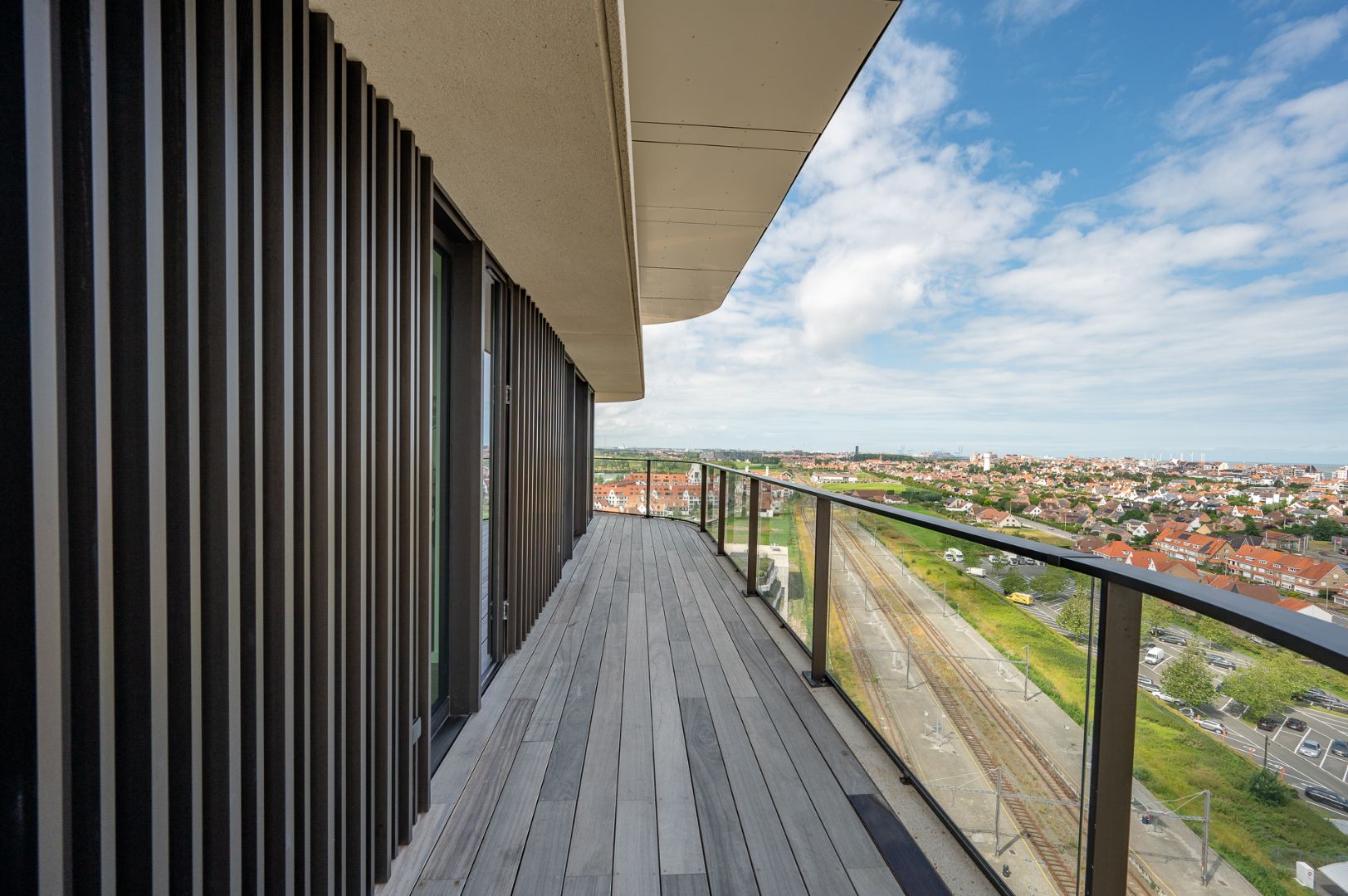 Majestueus hoekappartement met een panoramisch uitzicht in de felbegeerde residentie The Tower foto 34