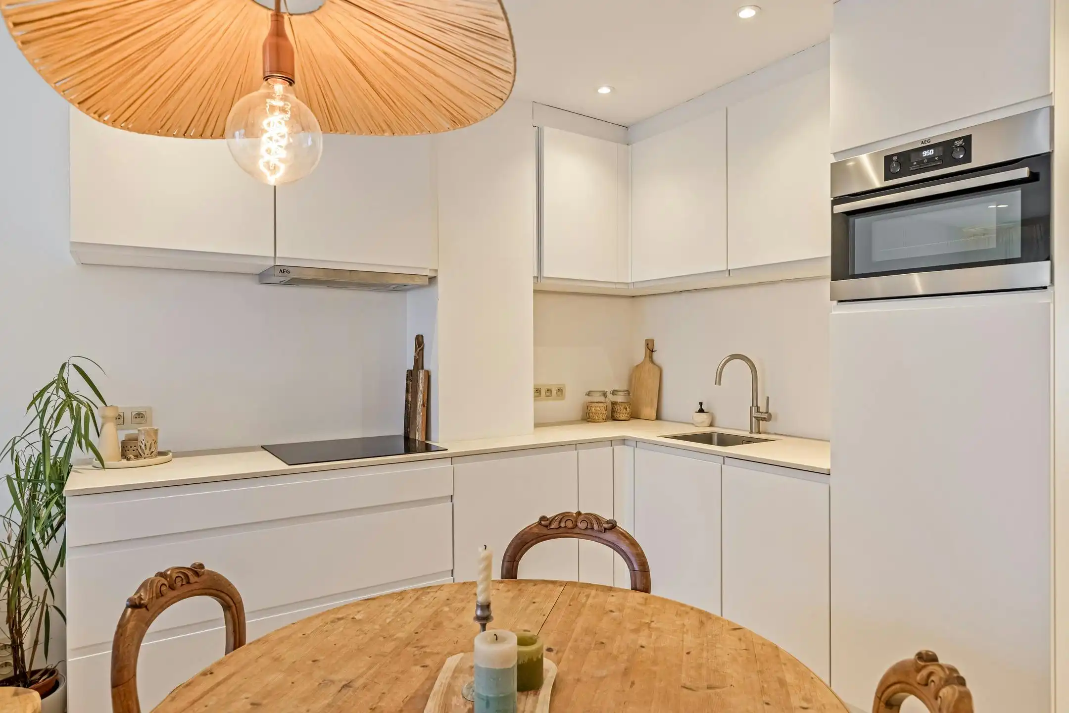 Instapklaar 2 slaapkamer appartement te koop in Heist foto 9