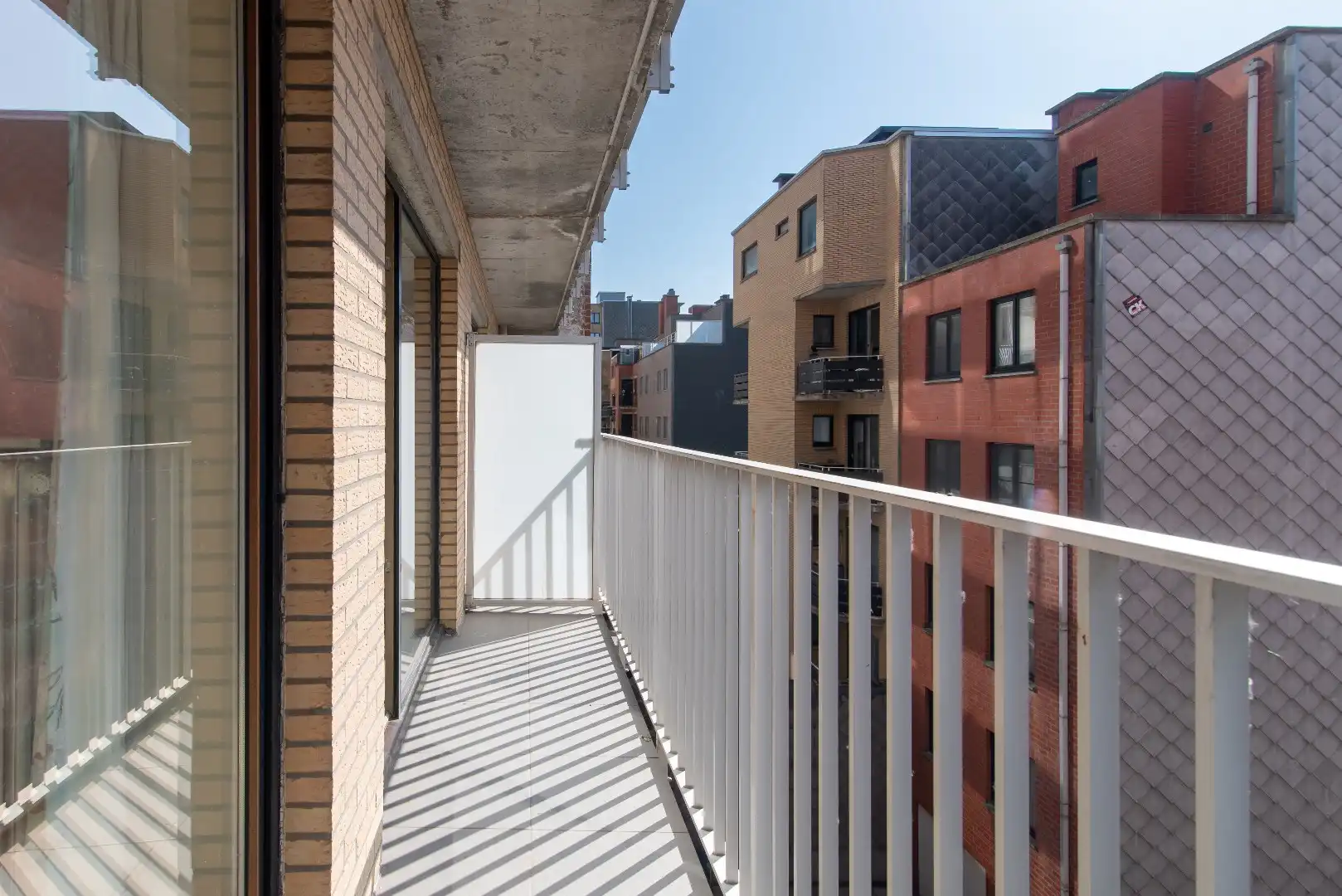 Lichtrijk appartement met panoramisch zeezicht aan de kust foto 5