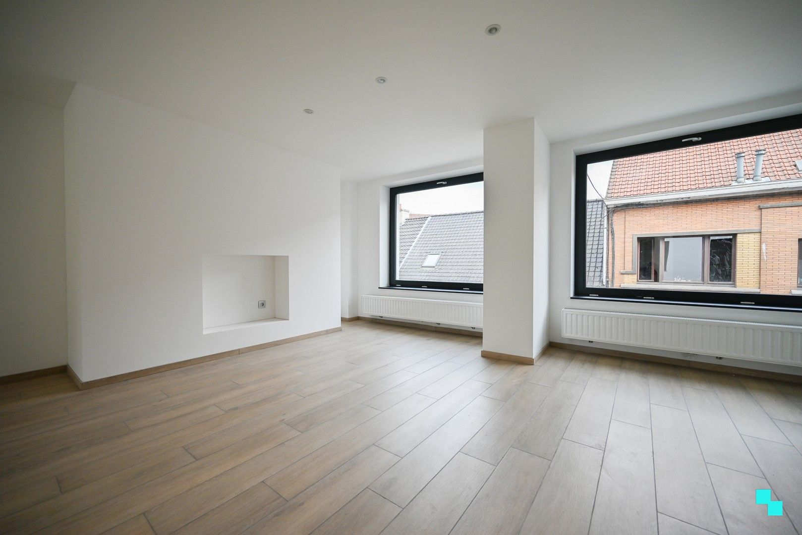 Compleet vernieuwde duplex met 4 slaapkamers en zonneterras in hartje Wevelgem foto 6