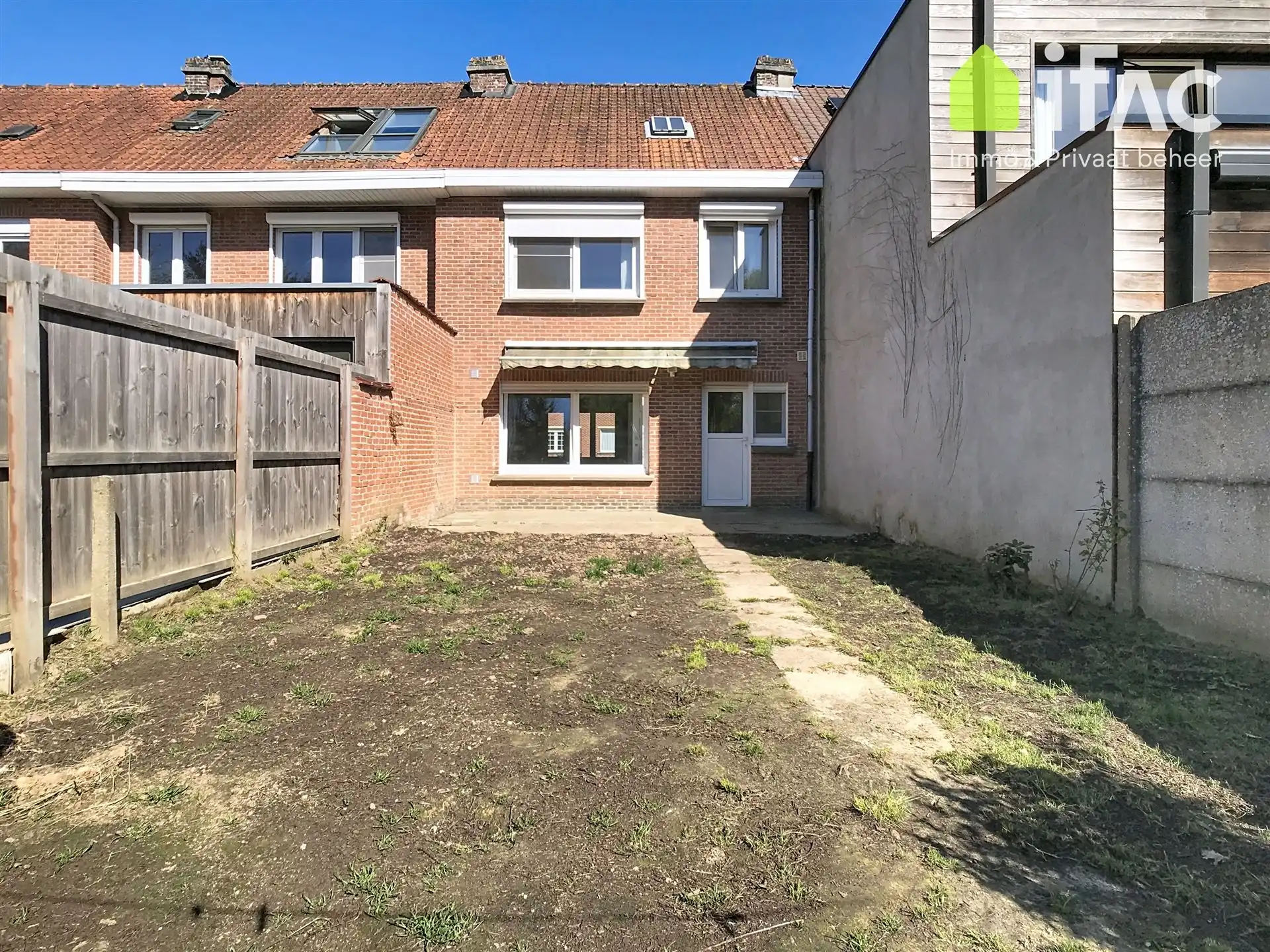 Huis met 2 slaapkamers, bureau en tuin foto 3