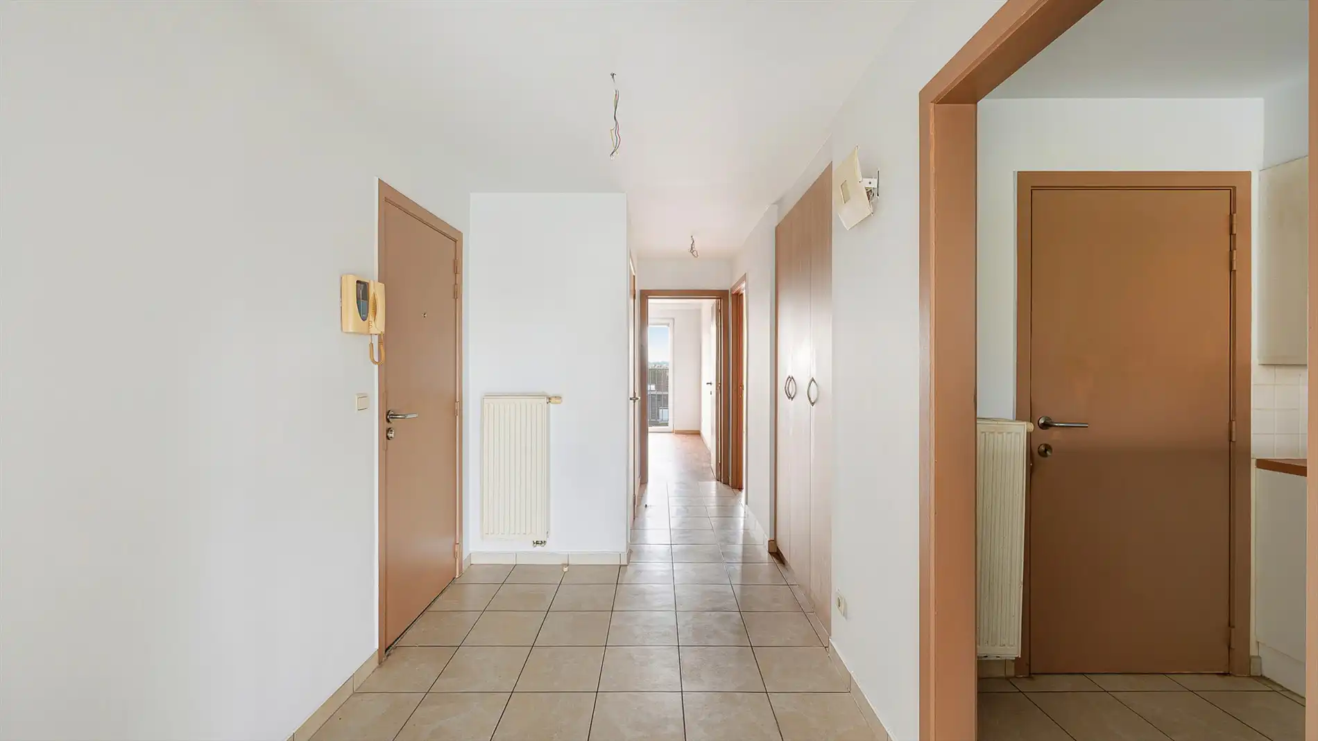 Ruim, breed appartement (105m²) te koop foto 15