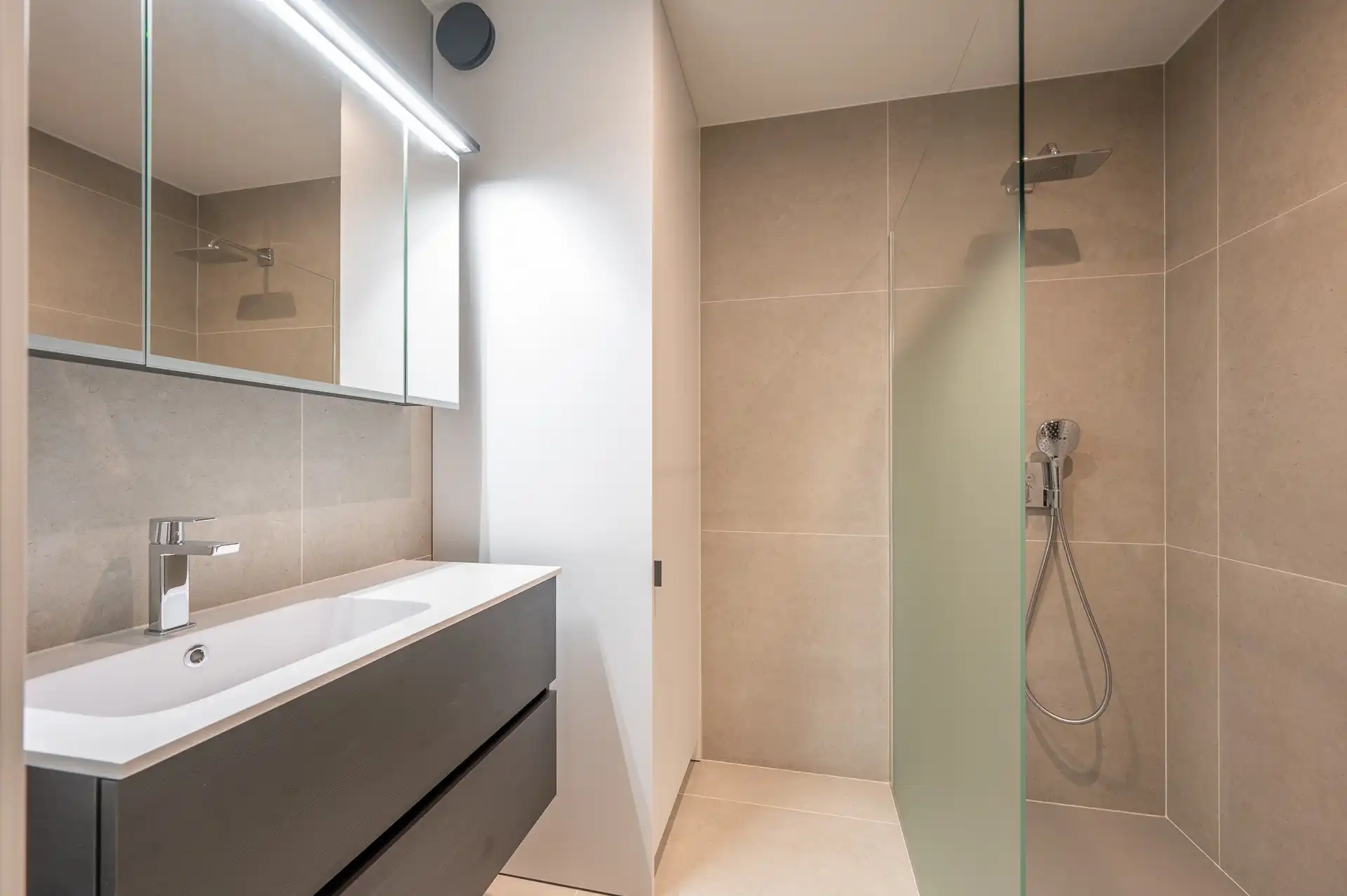 Ongemeubeld: prachtig nieuw en zonnig appartement nabij het centrum en de zeedijk! foto 10