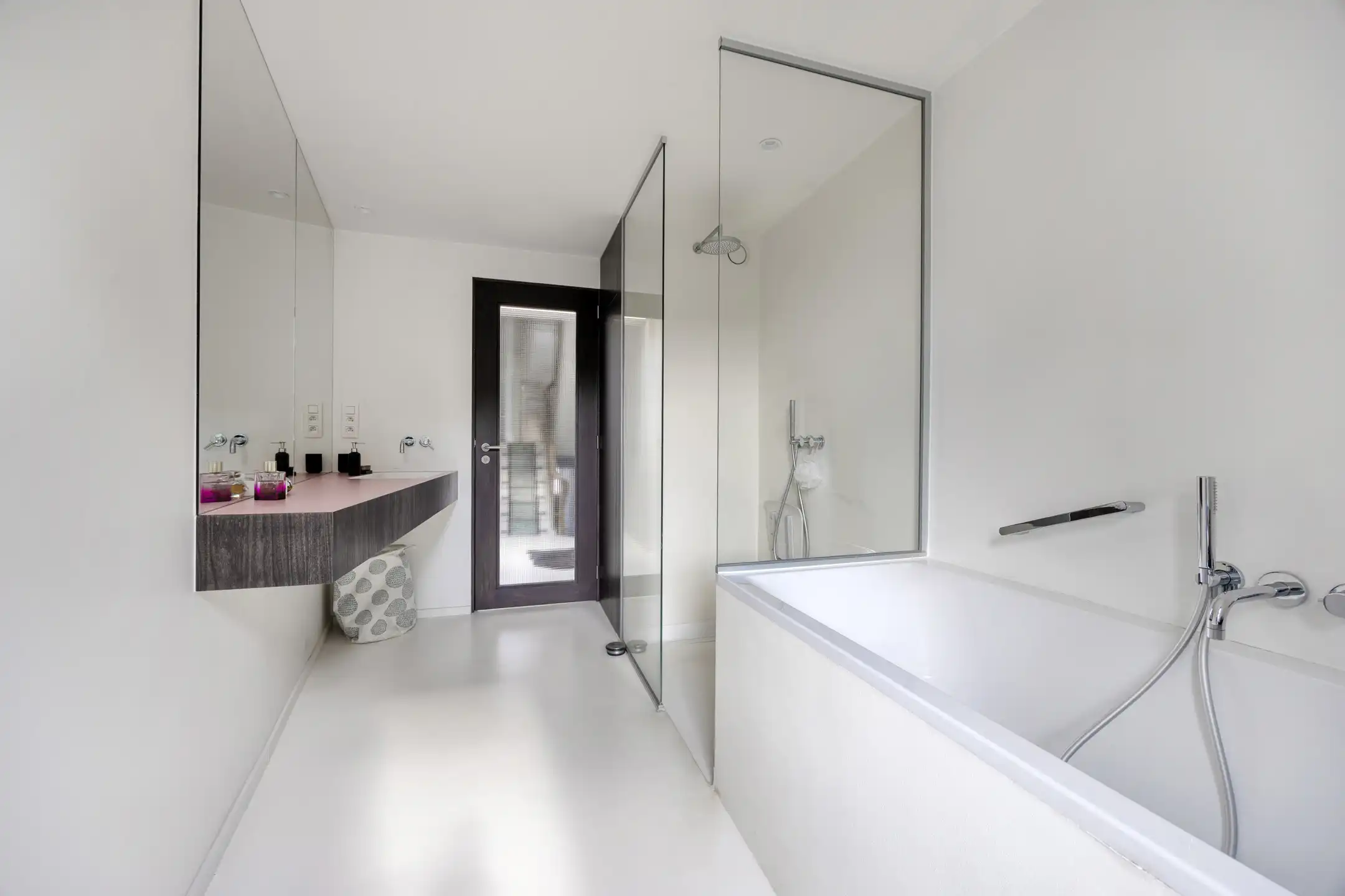 Karaktervolle woning met diepe tuin in Wommelgem foto 13