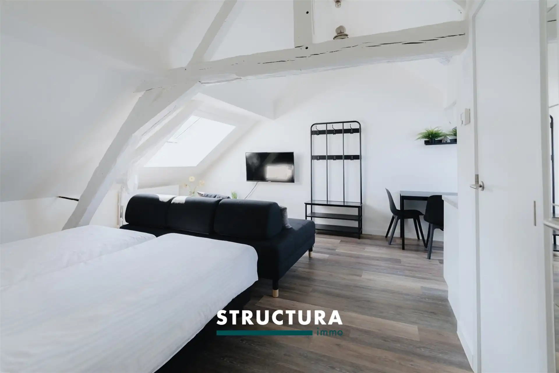 Bemeubelde studio op centrale ligging foto 2