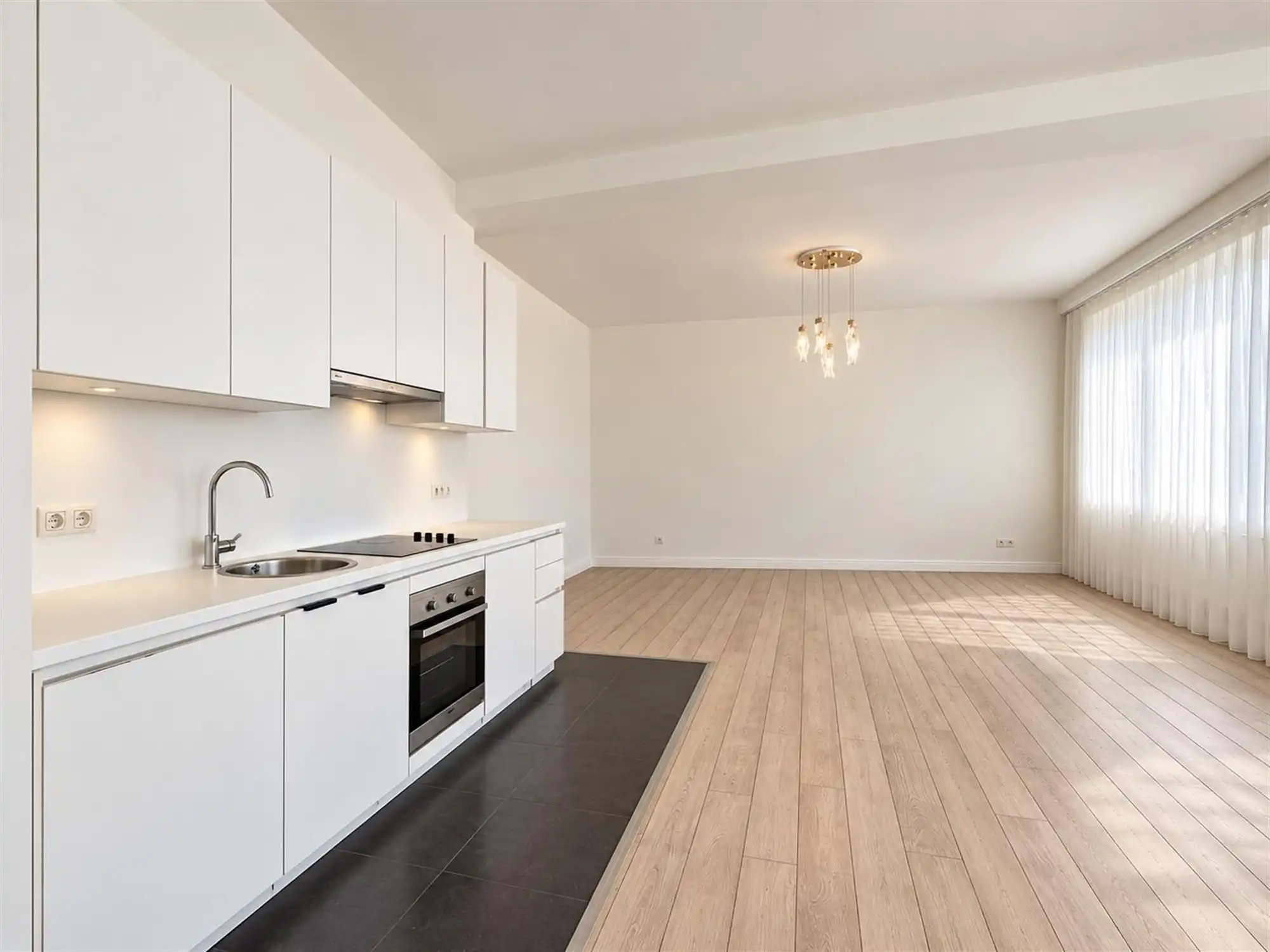 Ruim appartement met twee slaapkamers te Mechelsesteenweg foto 4