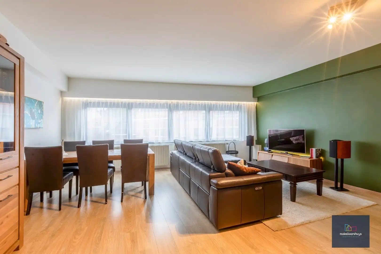 Heel ruime Instapklare woning in rij  met zonneterras en 2 staanplaatsen foto 6