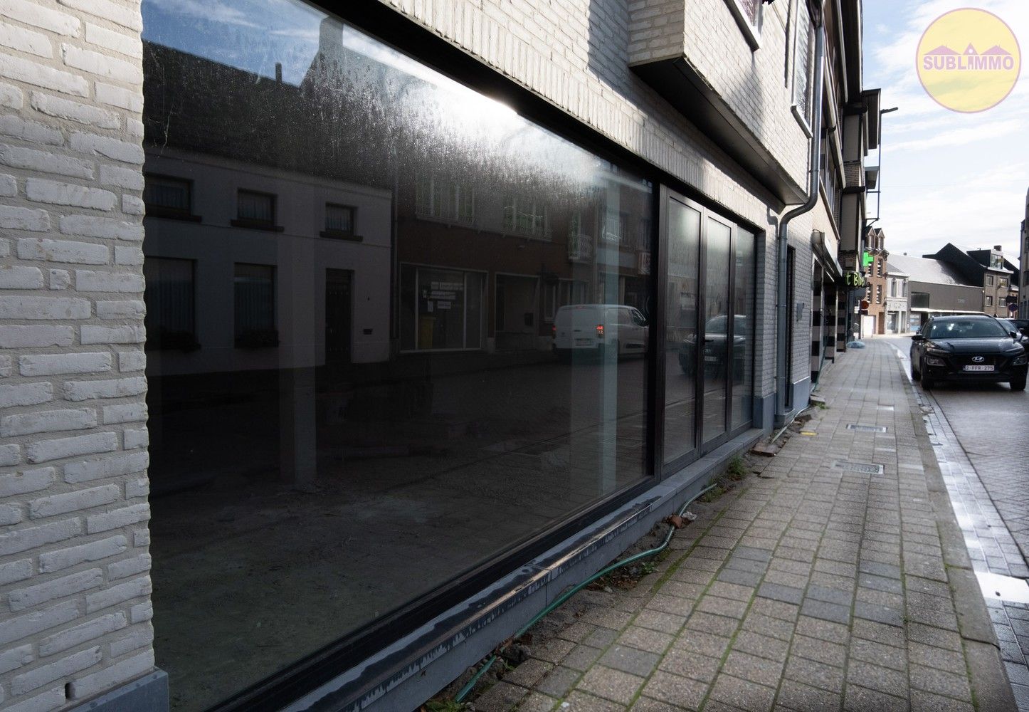 Gelijkvloers handelspand (113m²) op commerciële toplocatie in centrum Meerhout. foto 3