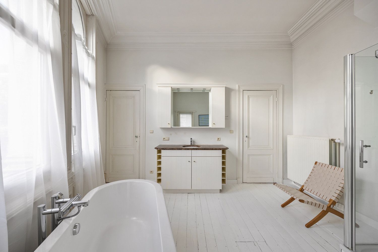 Wonen in een beschermde hoekwoning van Jos Bascourt uit 1894 is wonen in een uniek stuk Zurenborg, zonder renovatieplicht foto 17