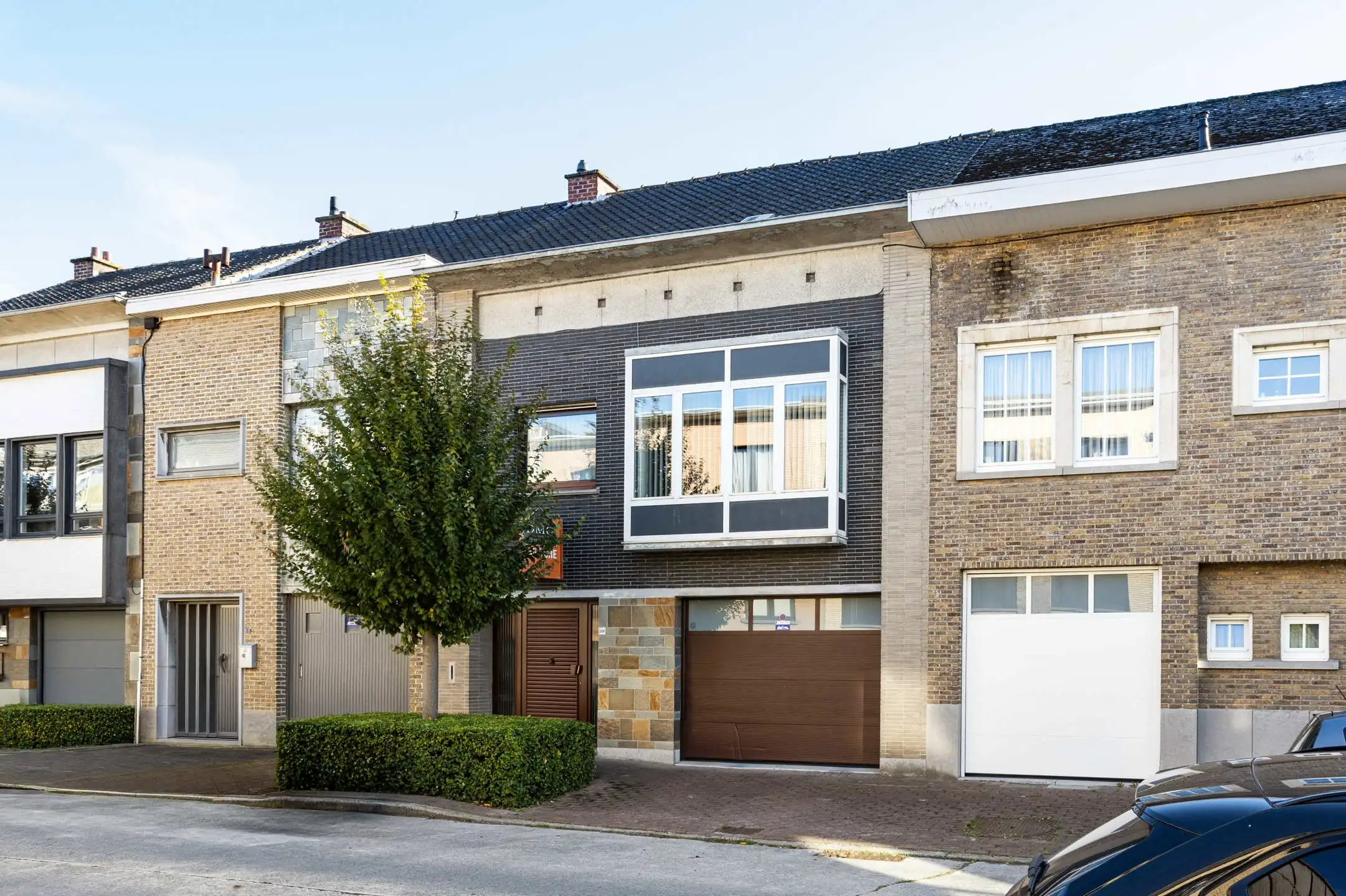Hoofdfoto van de publicatie: Solide burgerwoning met garage en tuin op gunstige ligging