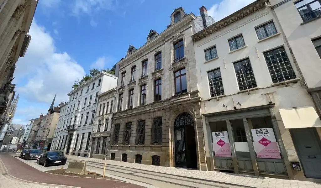 Duplexkantoor te huur in prachtig herenhuis in centrum Antwerpen foto {{pictureIndex}}