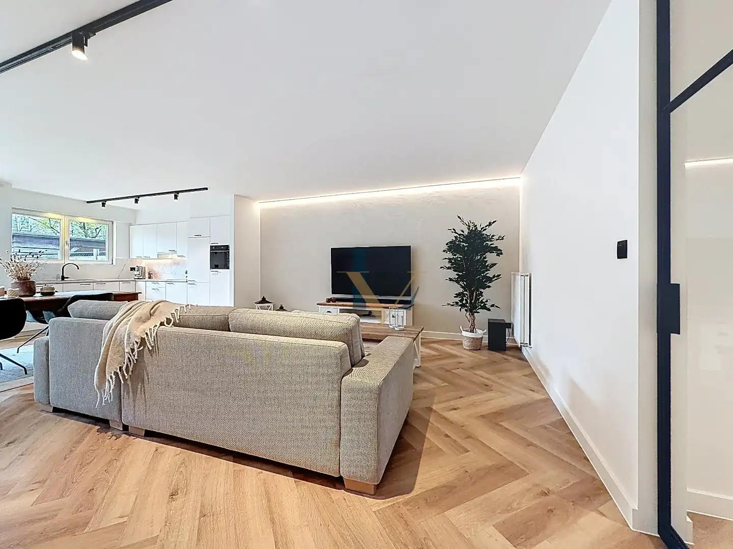 Charmante gerenoveerde rijwoning in pastoriestijl te koop in centrum Schilde foto 5