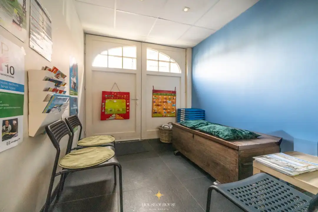 Charmante hoekwoning met praktijkruimte & dakterras in het hart van Brugge. foto 16