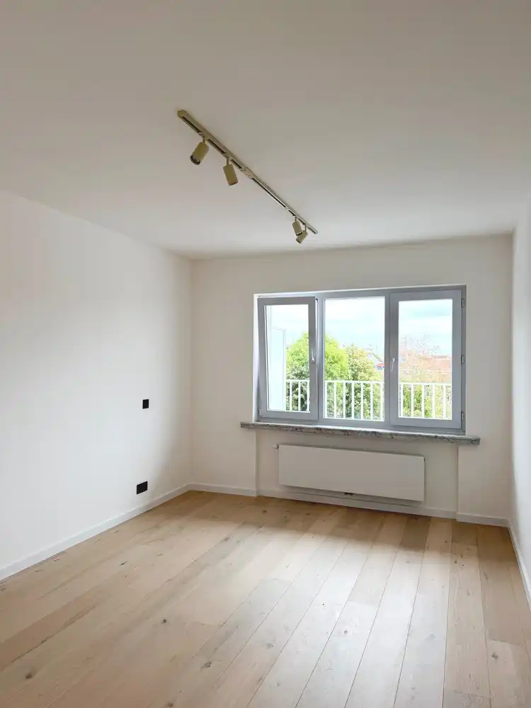 Bijzonder aantrekkelijk gerenoveerd appartement langs de Coupure met hoogwaardig gerenoveerd interieur en twee terrassen foto 20