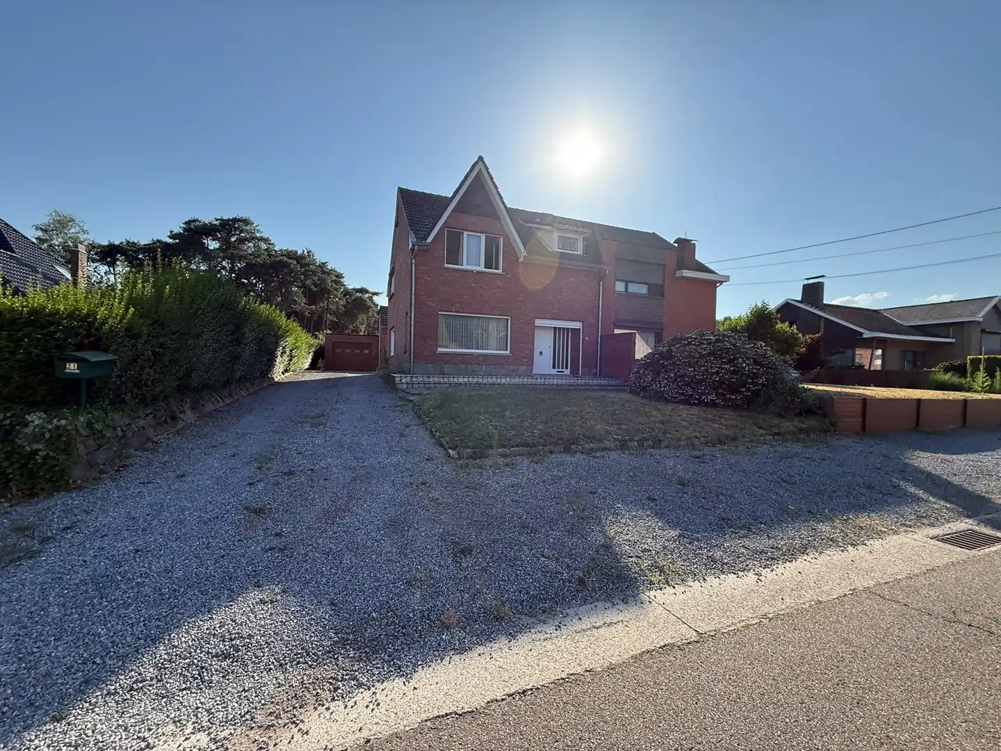Ruime woning met 2 slaapkamers, veranda en volledig omheinde tuin te Heppen foto {{pictureIndex}}