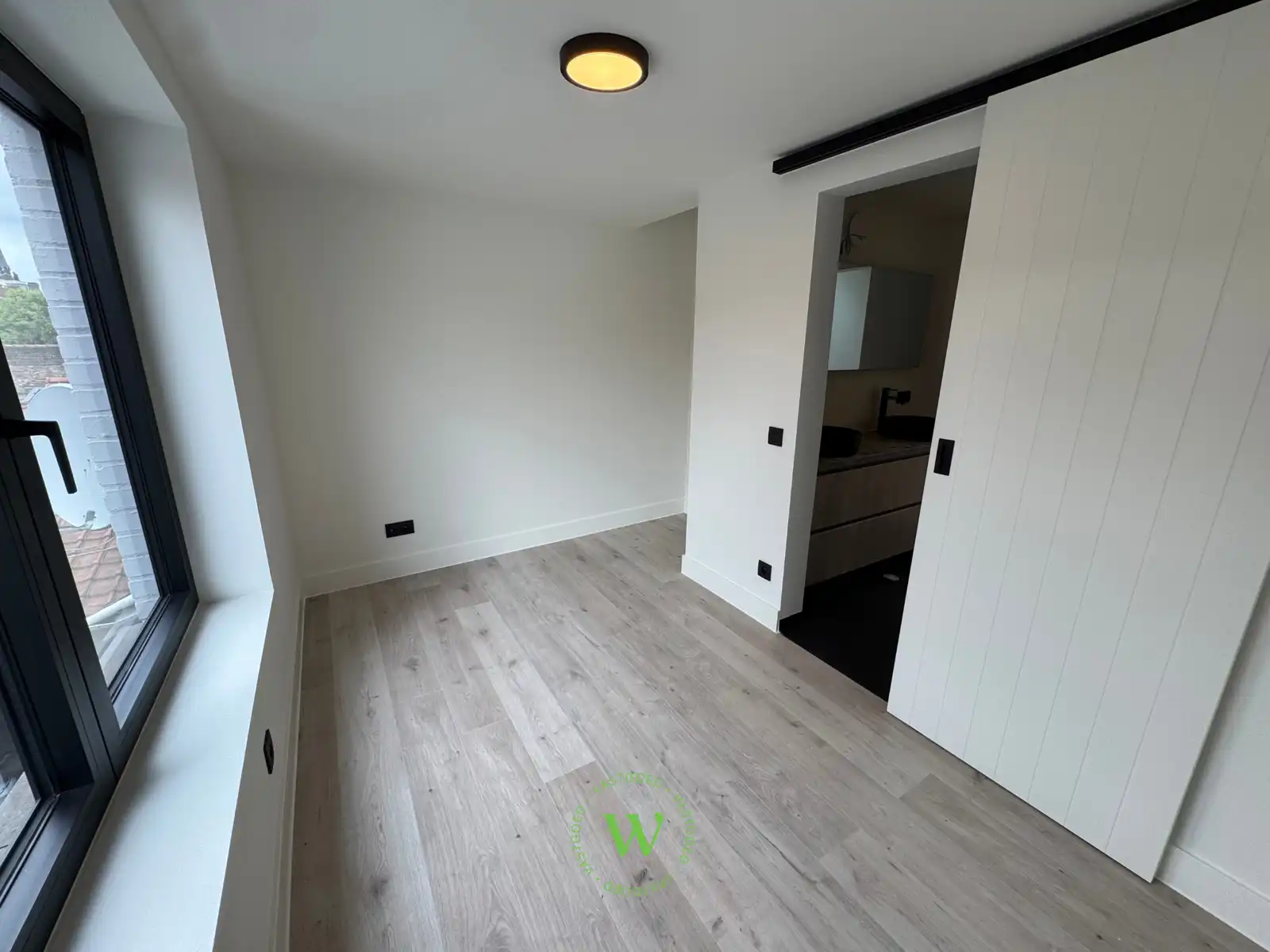 Volledig gerenoveerde woning met zonnige buitenruimte. foto 18