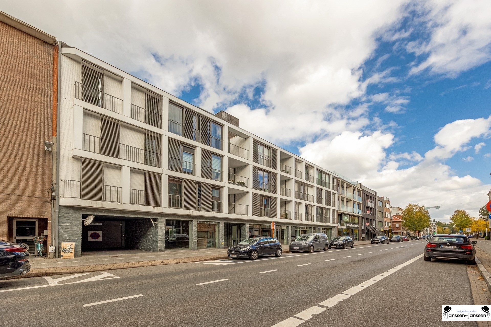 Instapklaar 1-slaapkamerappartement met groot terras in hartje Brasschaat foto 13