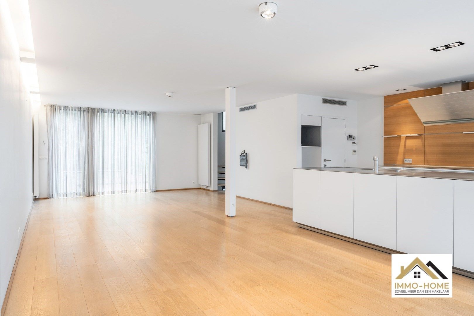 PRAKTIJKRUIMTE/HANDELSRUIMTE MET DUPLEX APPARTEMENT TE ZELE foto 20