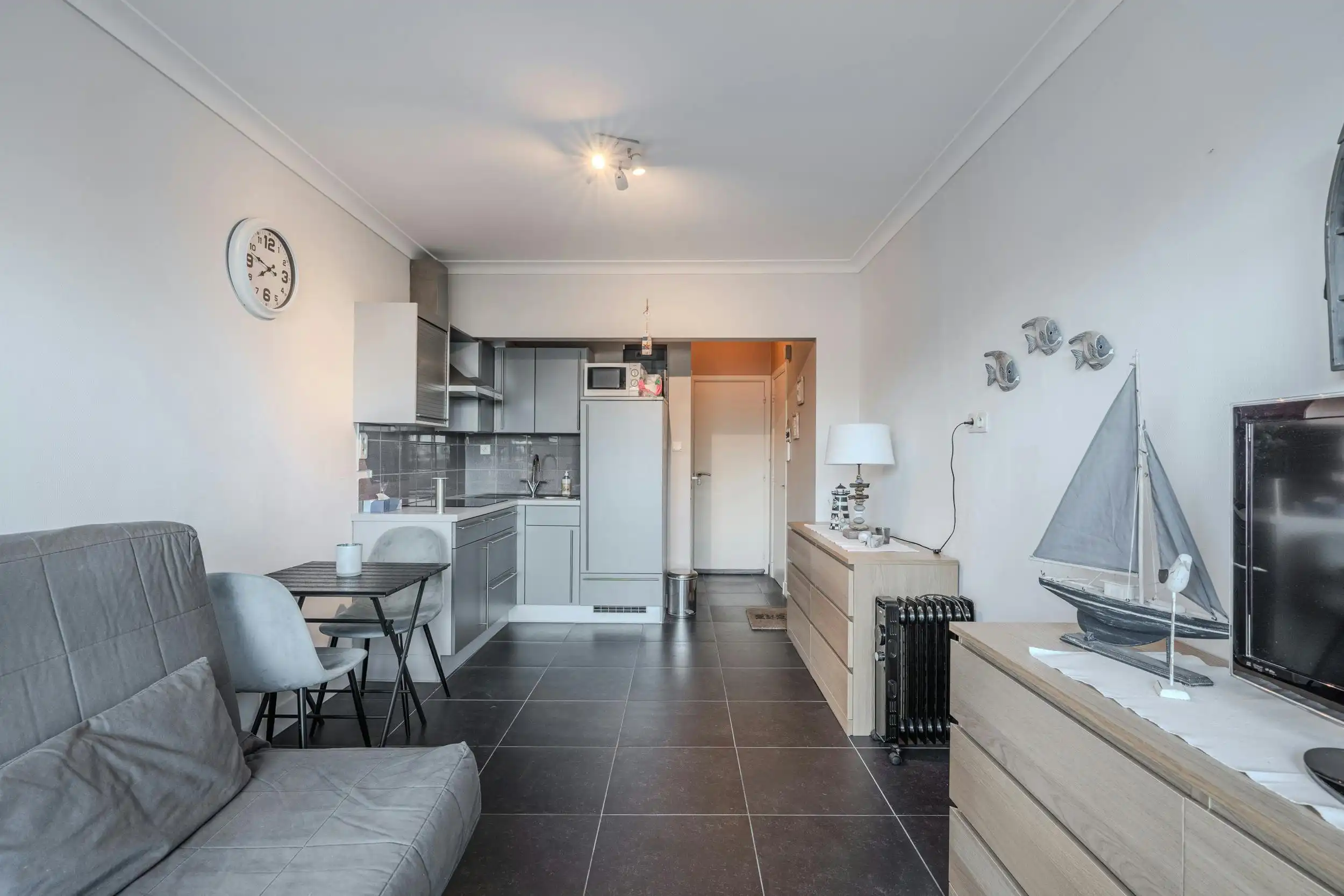 Instapklare studio met terras en zeezicht te Westende! foto 4