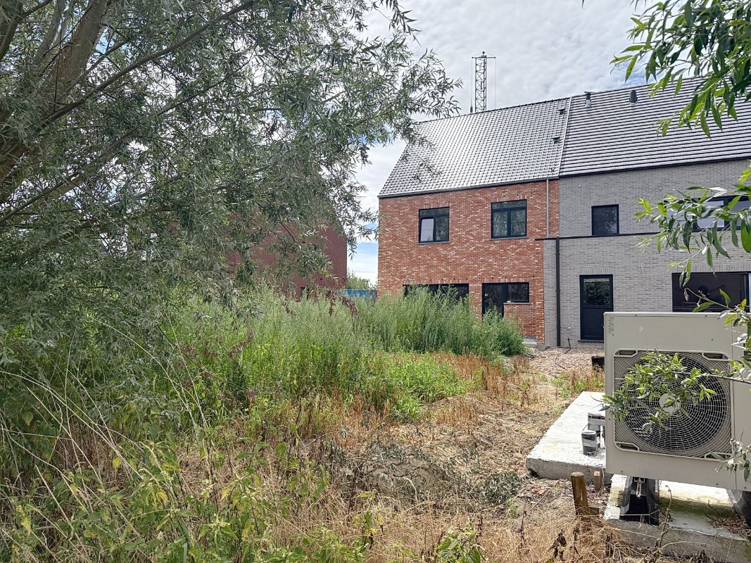 Afgewerkte nieuwbouwwoning met 4 slaapkamers en garage foto 5