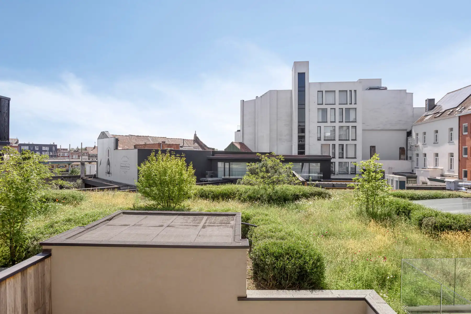 Instapklaar appartement met grote garage !! foto 11