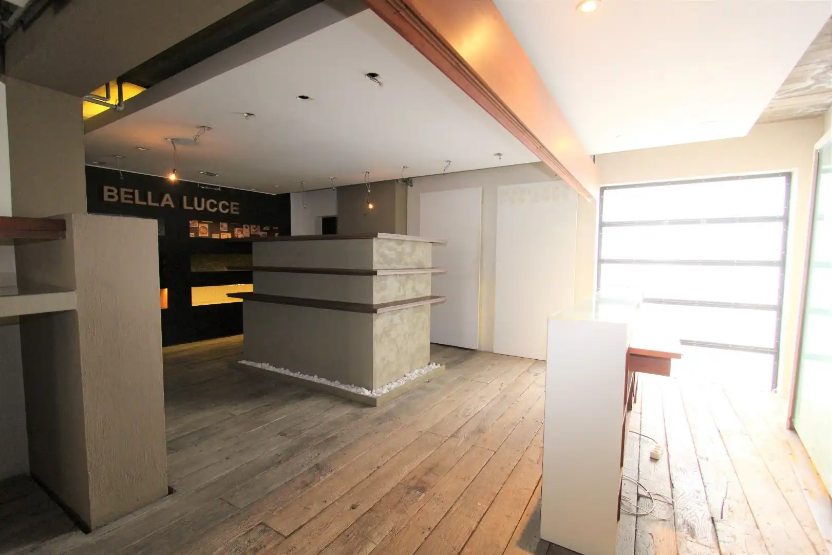 PRACHTIG GELEGEN MODERNE HANDELSWONING foto 4