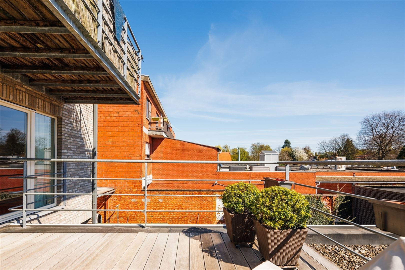 Instapklaar appartement met groot terras en autostaanplaats foto 16