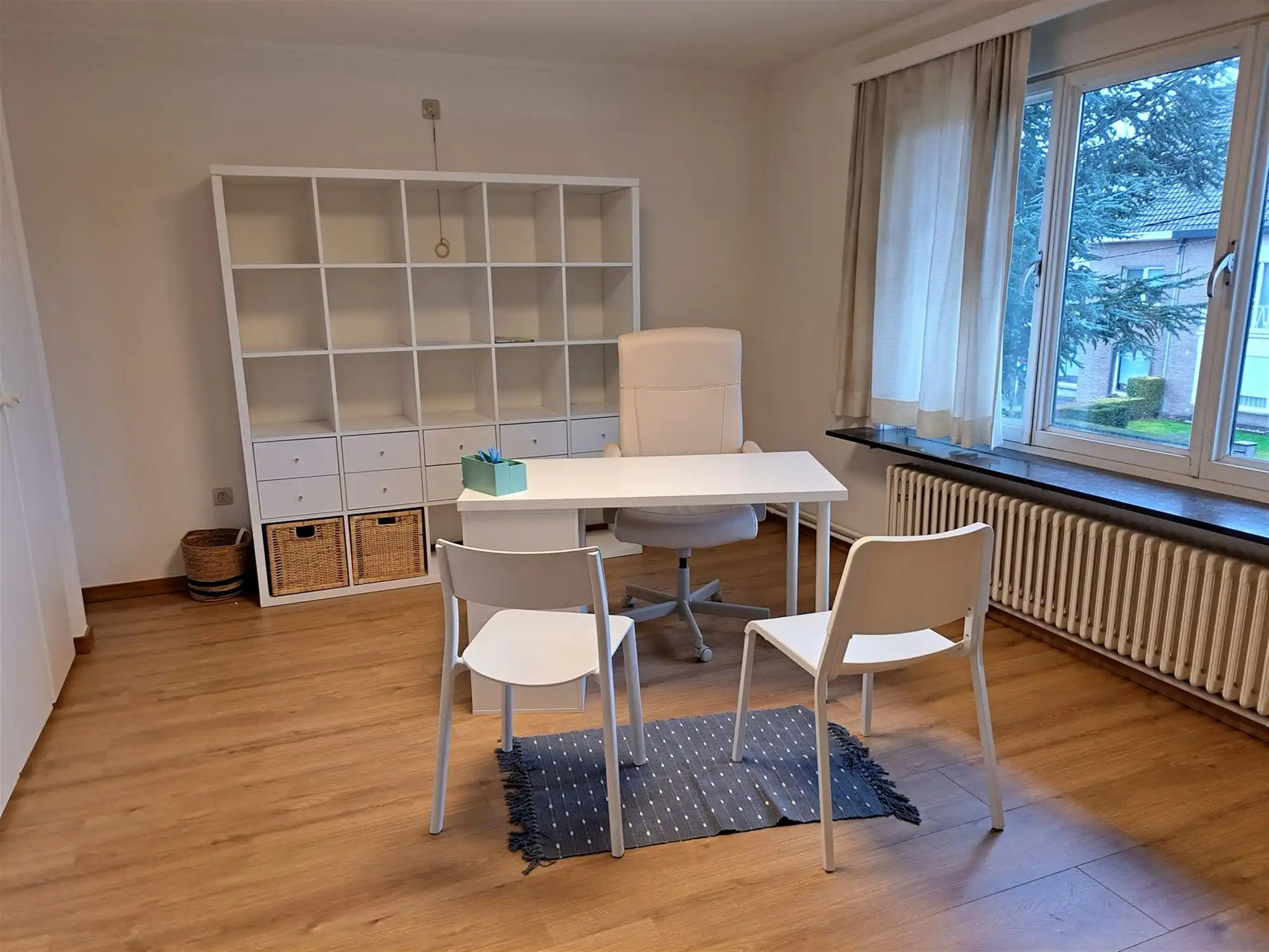 Villa met 4 slaapkamers, grote garage, veel parkeergelegenheid en een afgesloten tuin. foto 11