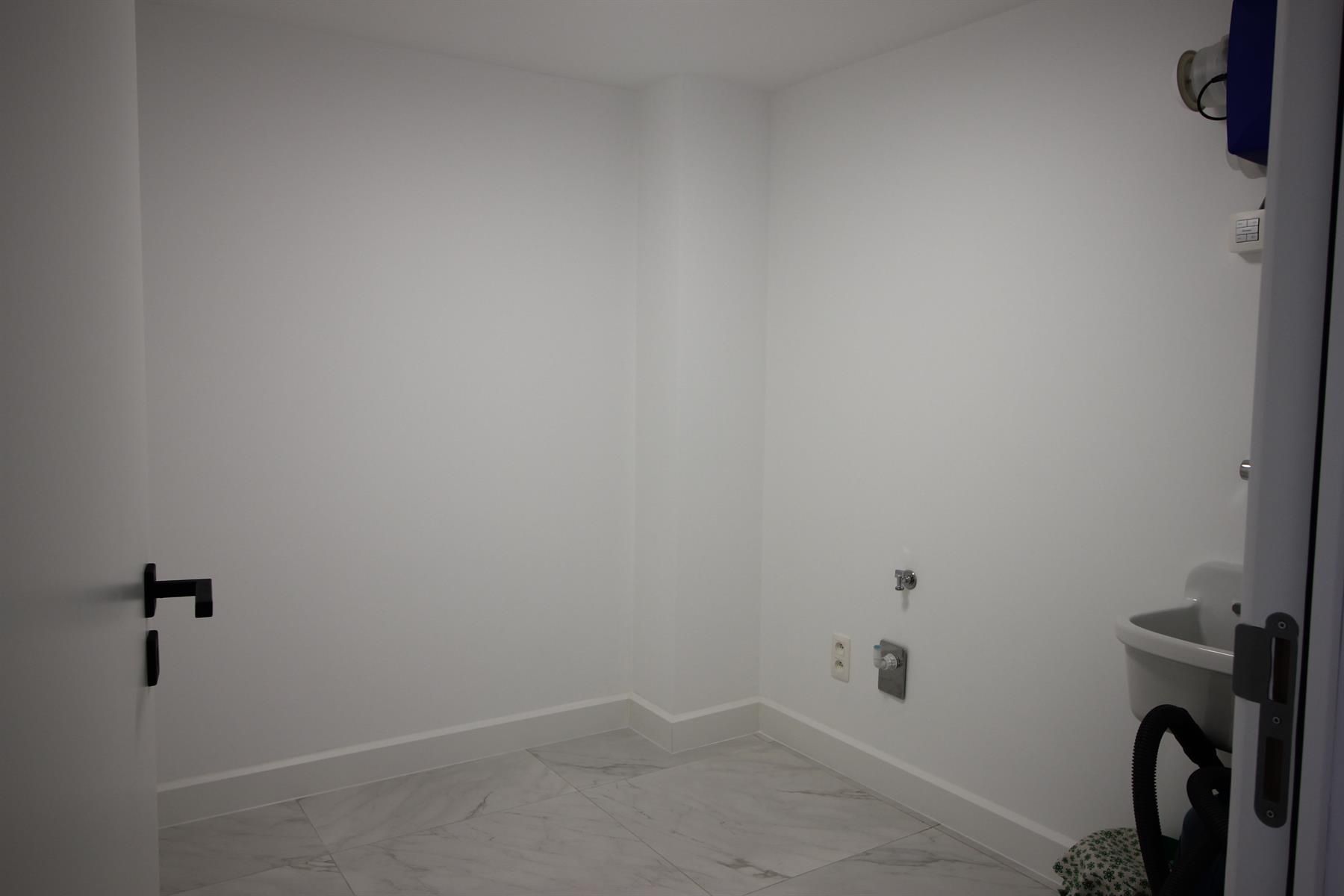 Prachtig gelijkvloersappartement met 2 slaapkamers en garage. foto 10