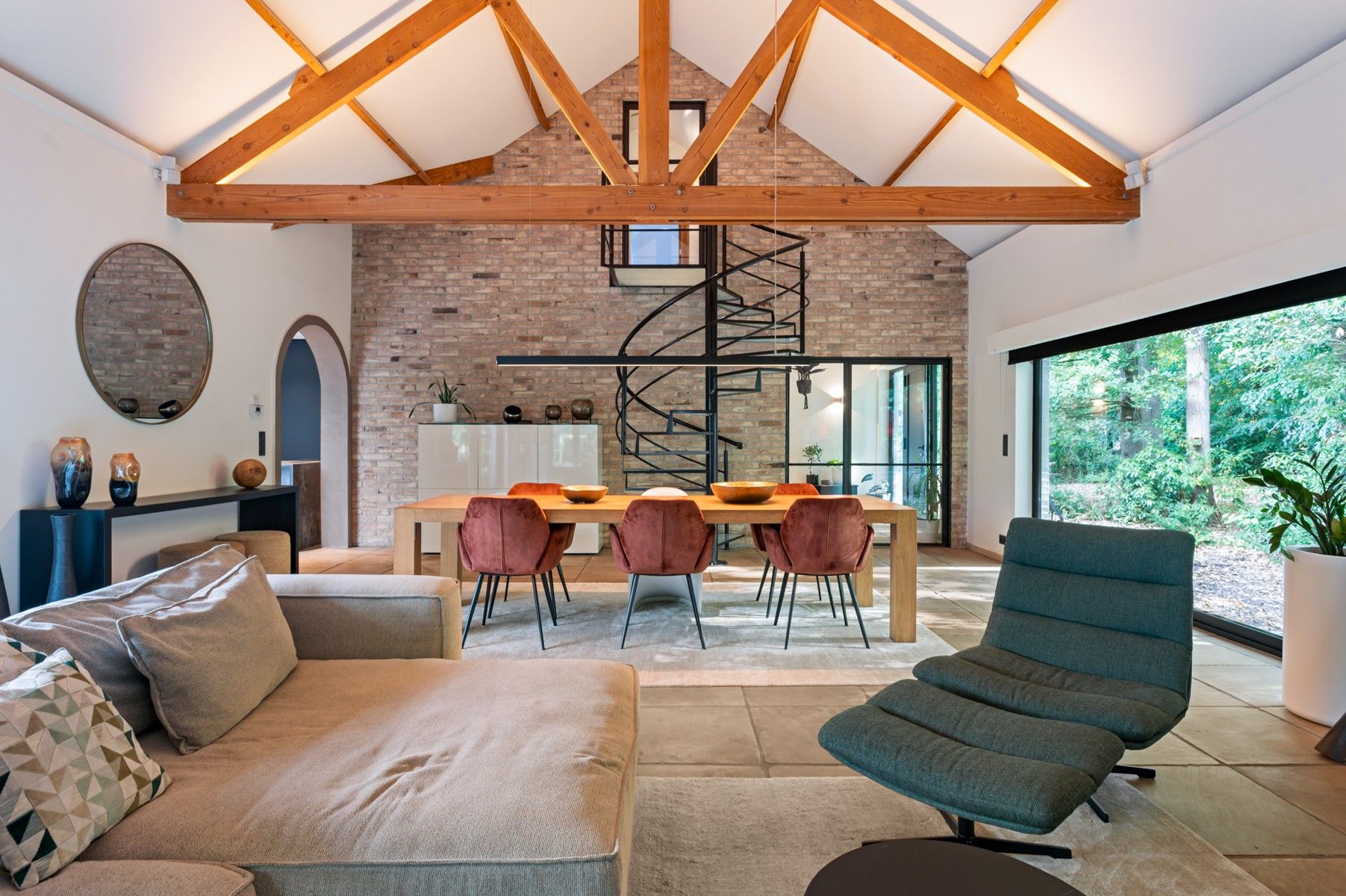 Ruime woning in een oase van groen en rust foto {{pictureIndex}}